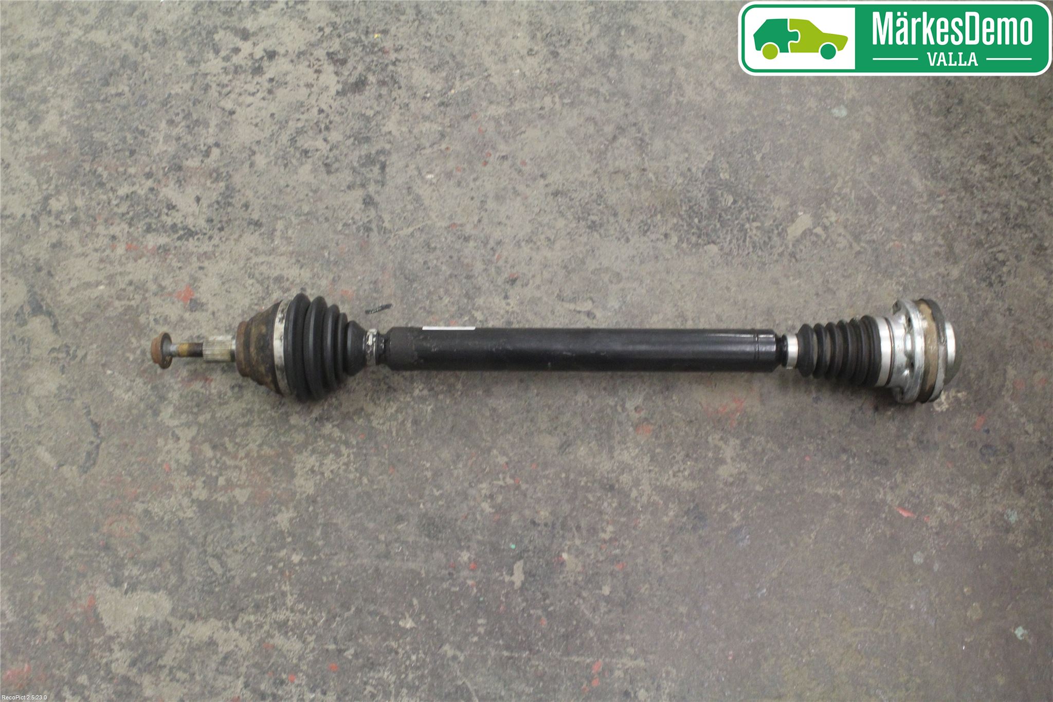 Volkswagen VW GOLF V 04-09 Drivaxel Fram Höger
