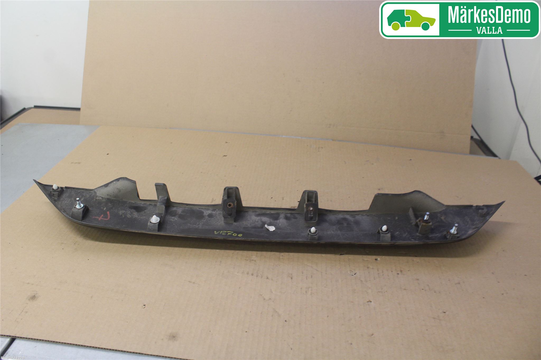 Mitsubishi OUTLANDER 07-12 Bakruta - Dekorlist