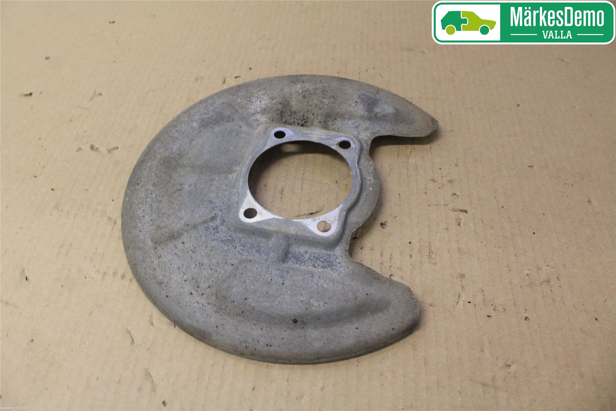 Suzuki KIZASHI Bromssköld Bak