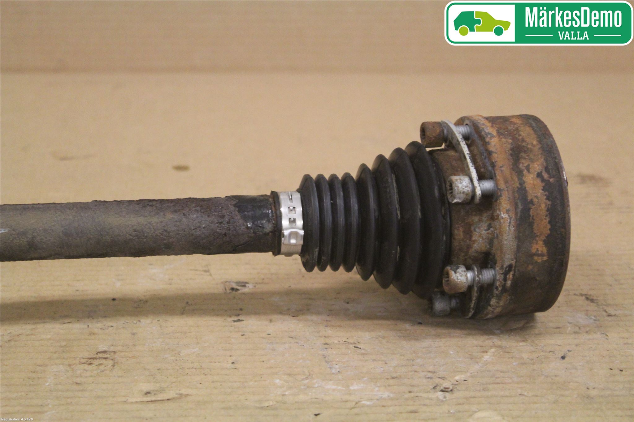 Volkswagen VW PASSAT 05-11 Drivaxel Bak Höger