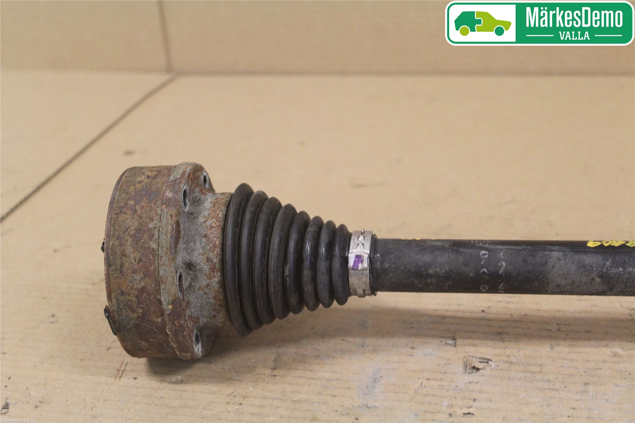 Volkswagen VW PASSAT 11-14 Drivaxel Bak Vänster