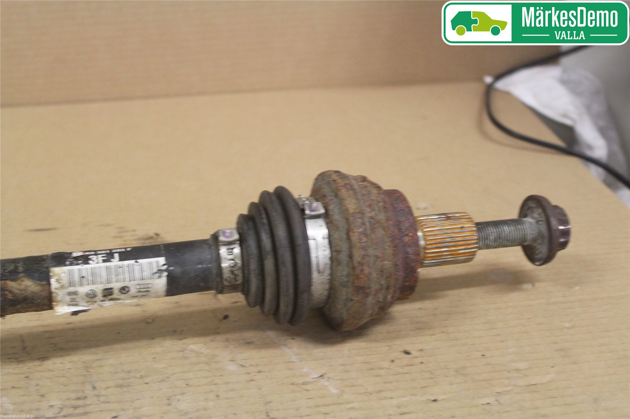 Volkswagen VW PASSAT 11-14 Drivaxel Bak Vänster
