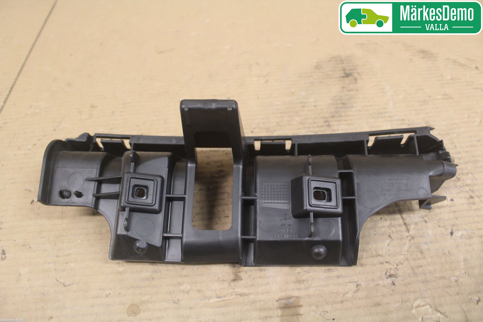 Volvo C30 07-10 Stötfångarfäste Bak Vä