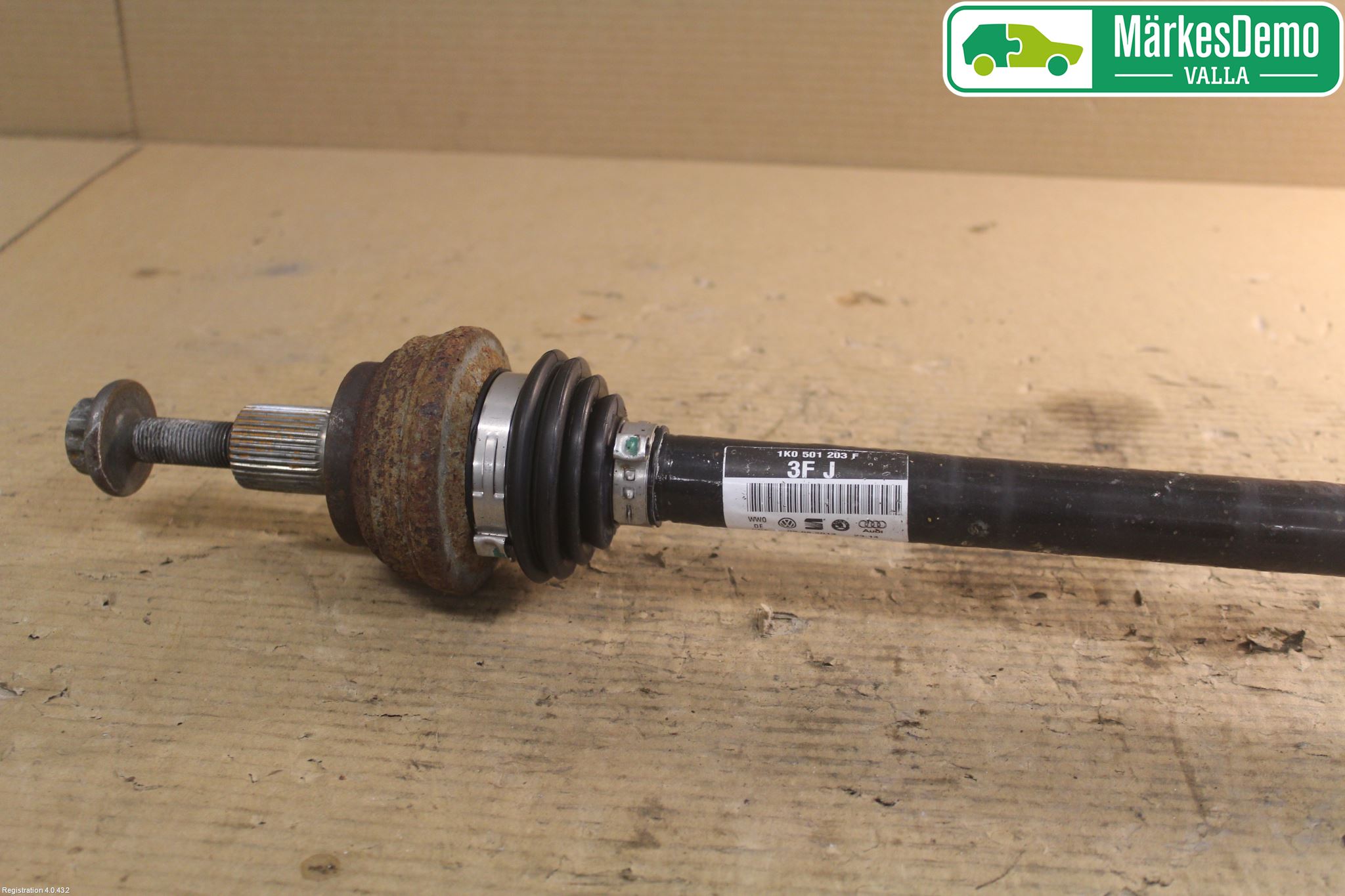 Volkswagen VW PASSAT 11-14 Drivaxel Bak Vänster