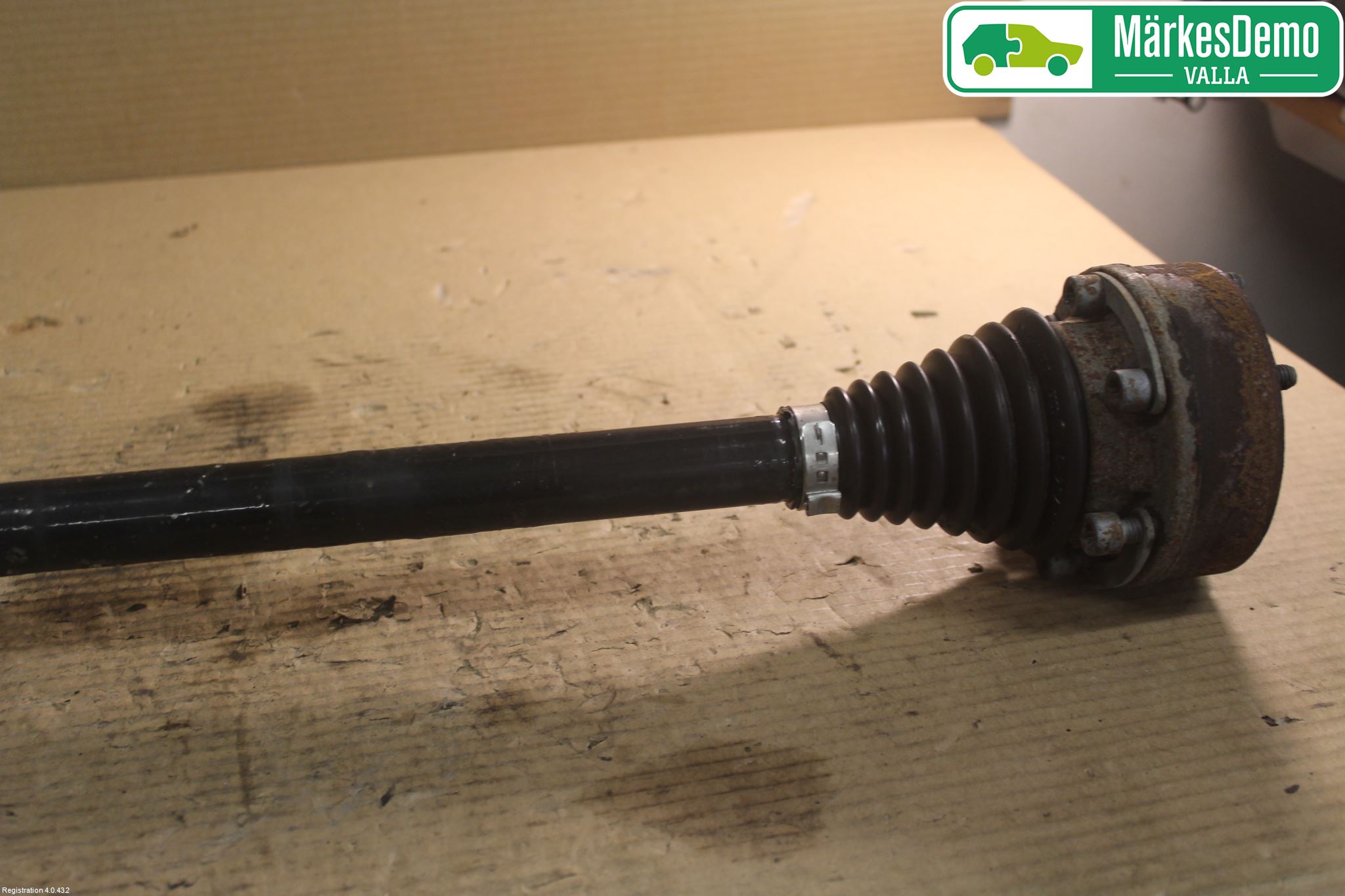 Volkswagen VW PASSAT 11-14 Drivaxel Bak Vänster