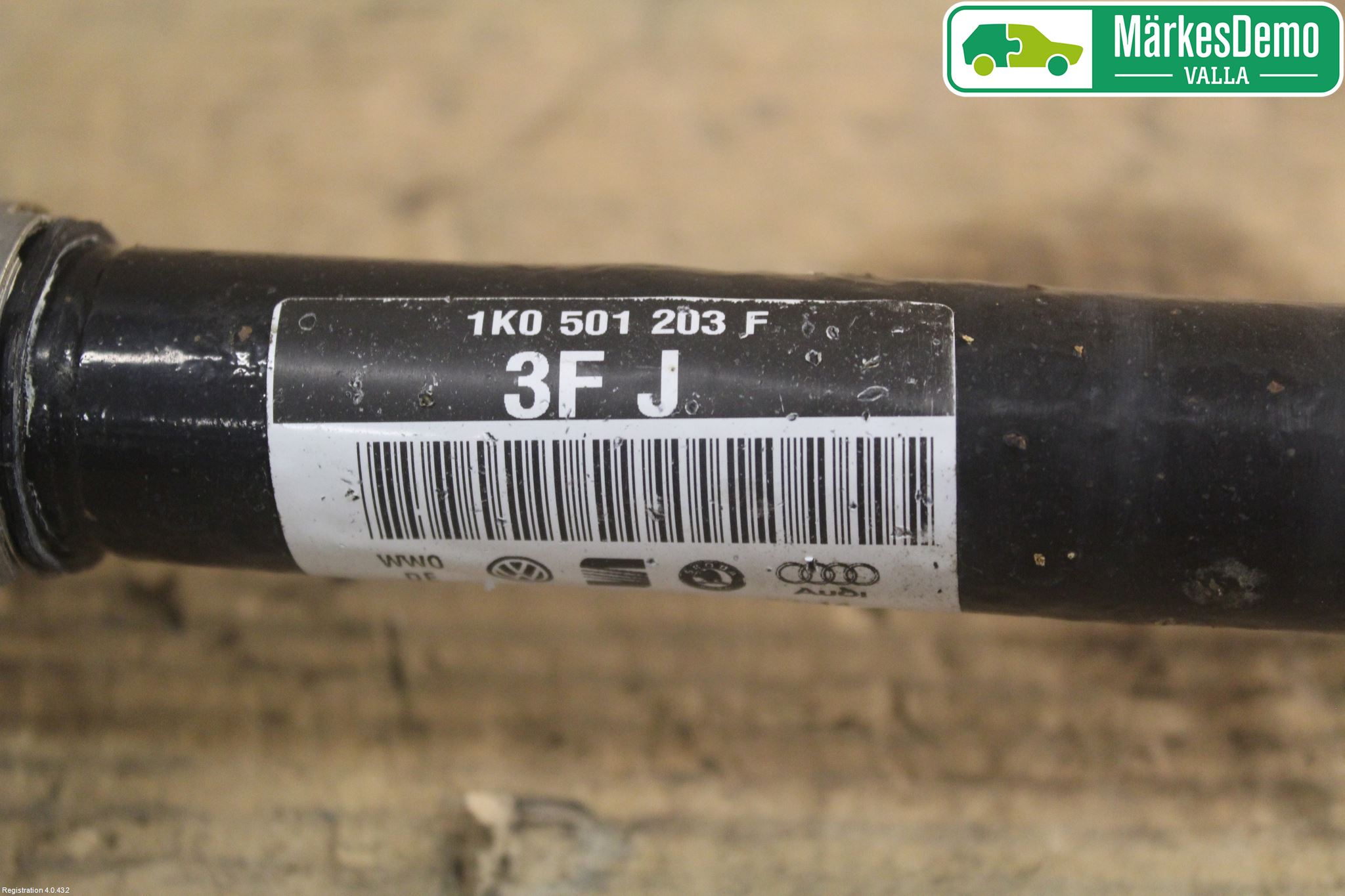 Volkswagen VW PASSAT 11-14 Drivaxel Bak Vänster
