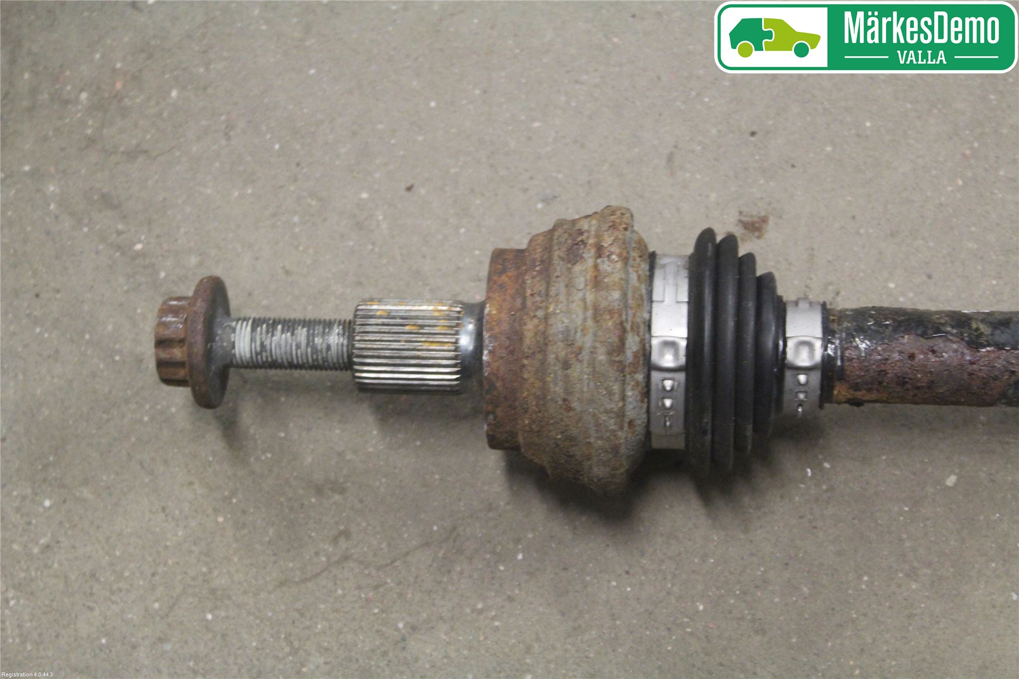 Volkswagen VW PASSAT 11-14 Drivaxel Bak Vänster