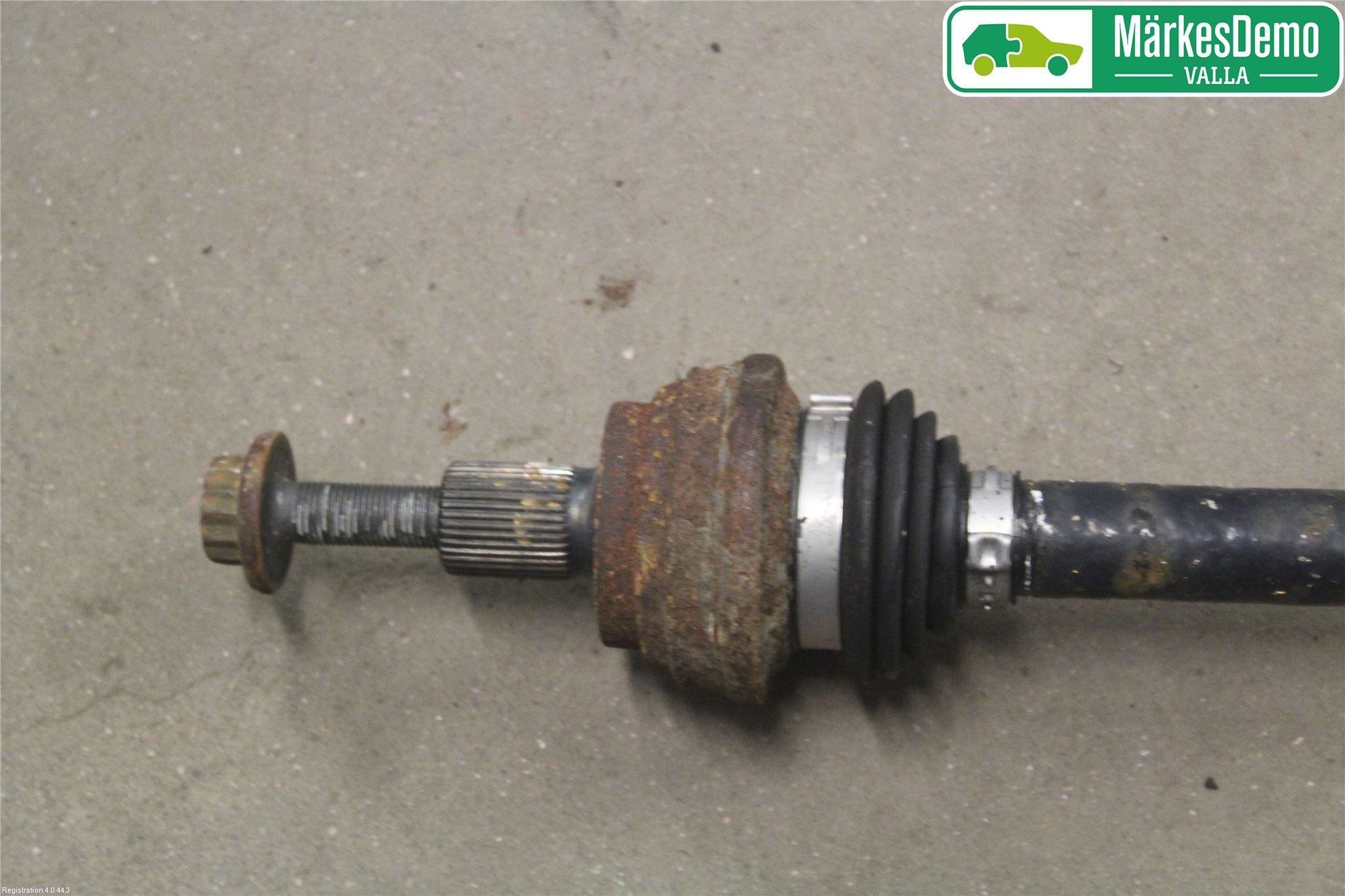 Volkswagen VW PASSAT 11-14 Drivaxel Bak Höger
