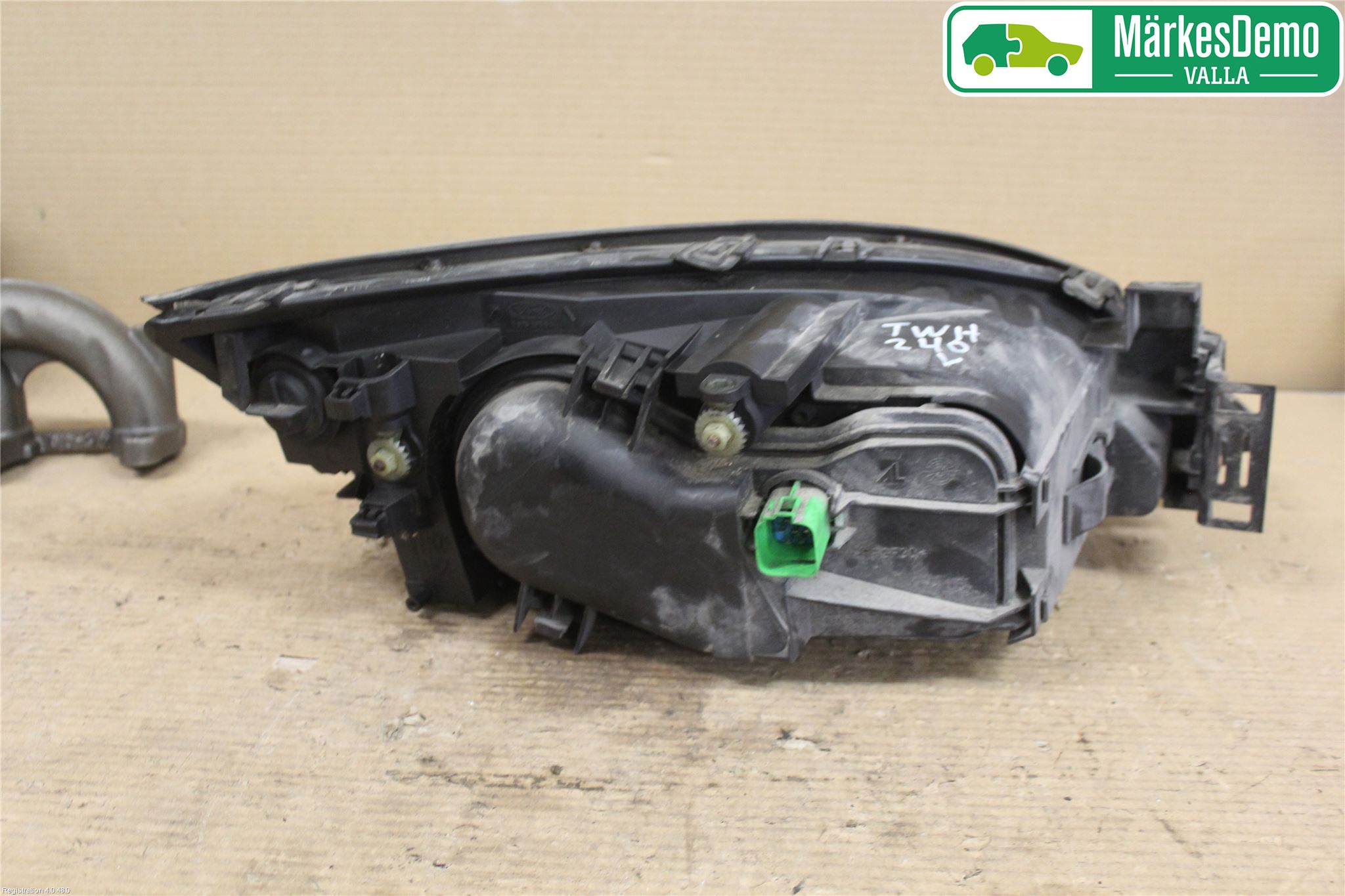 Ford MONDEO     01-06 Strålkastare Vänster