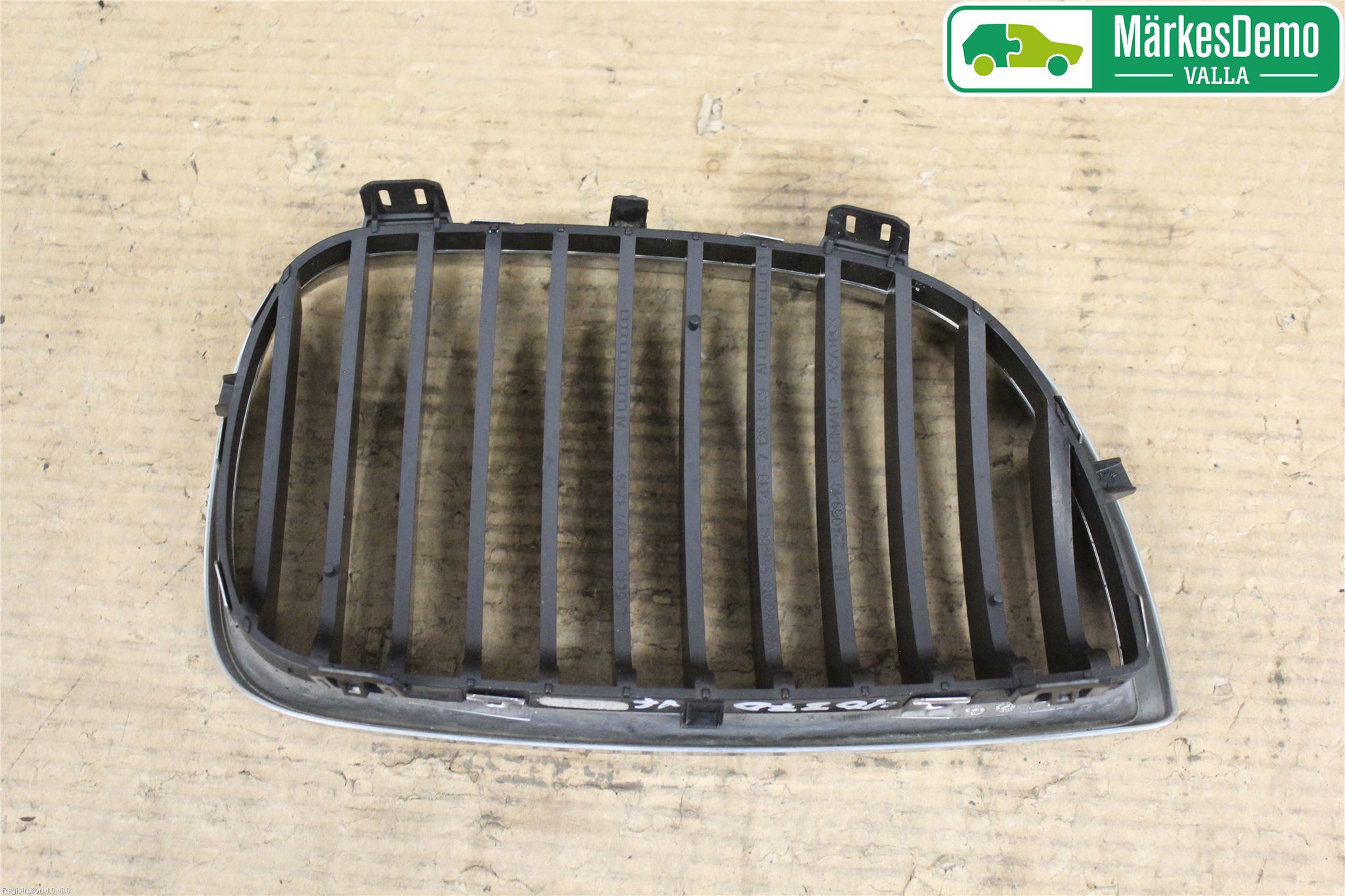 BMW 1 E87/81 5D/3D 03-11 Grilldel Vänster