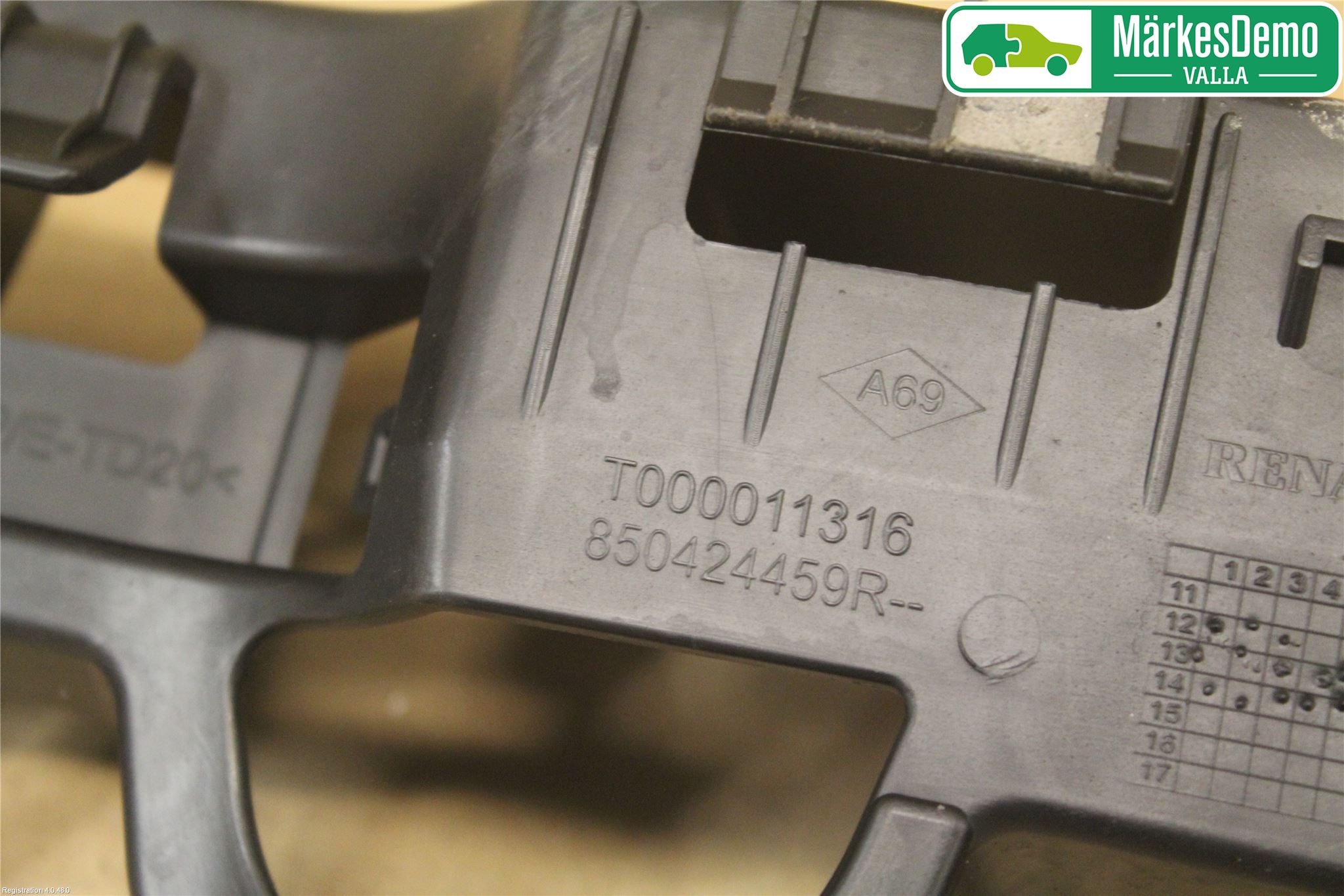 Renault CLIO IV 12-16 Stötfångardel Bak Mitt