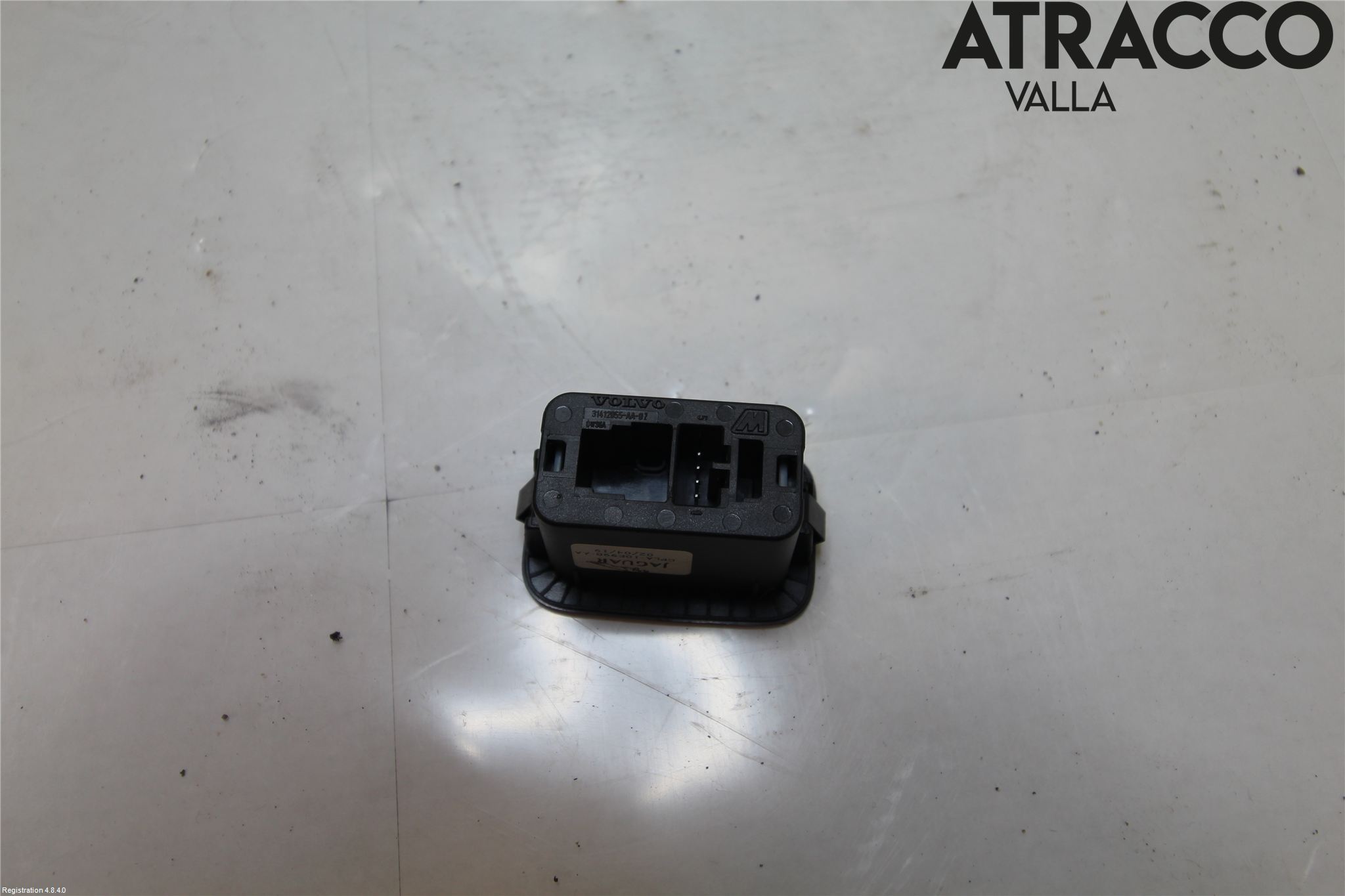 Jaguar F-PACE Strömställare Baklucka