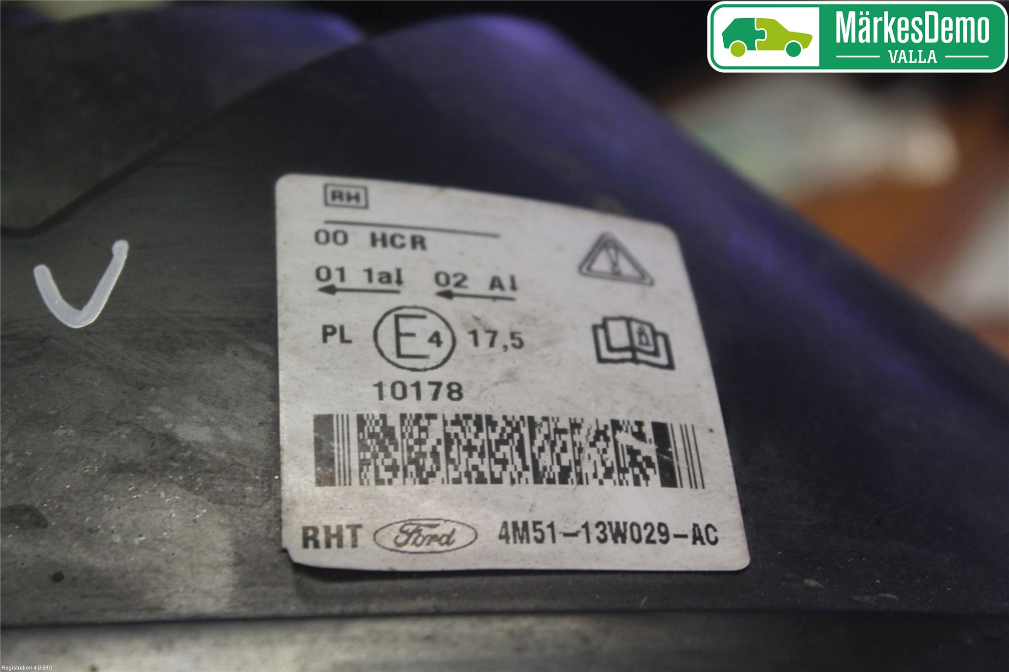 Ford FOCUS     04-07 Strålkastare Vänster