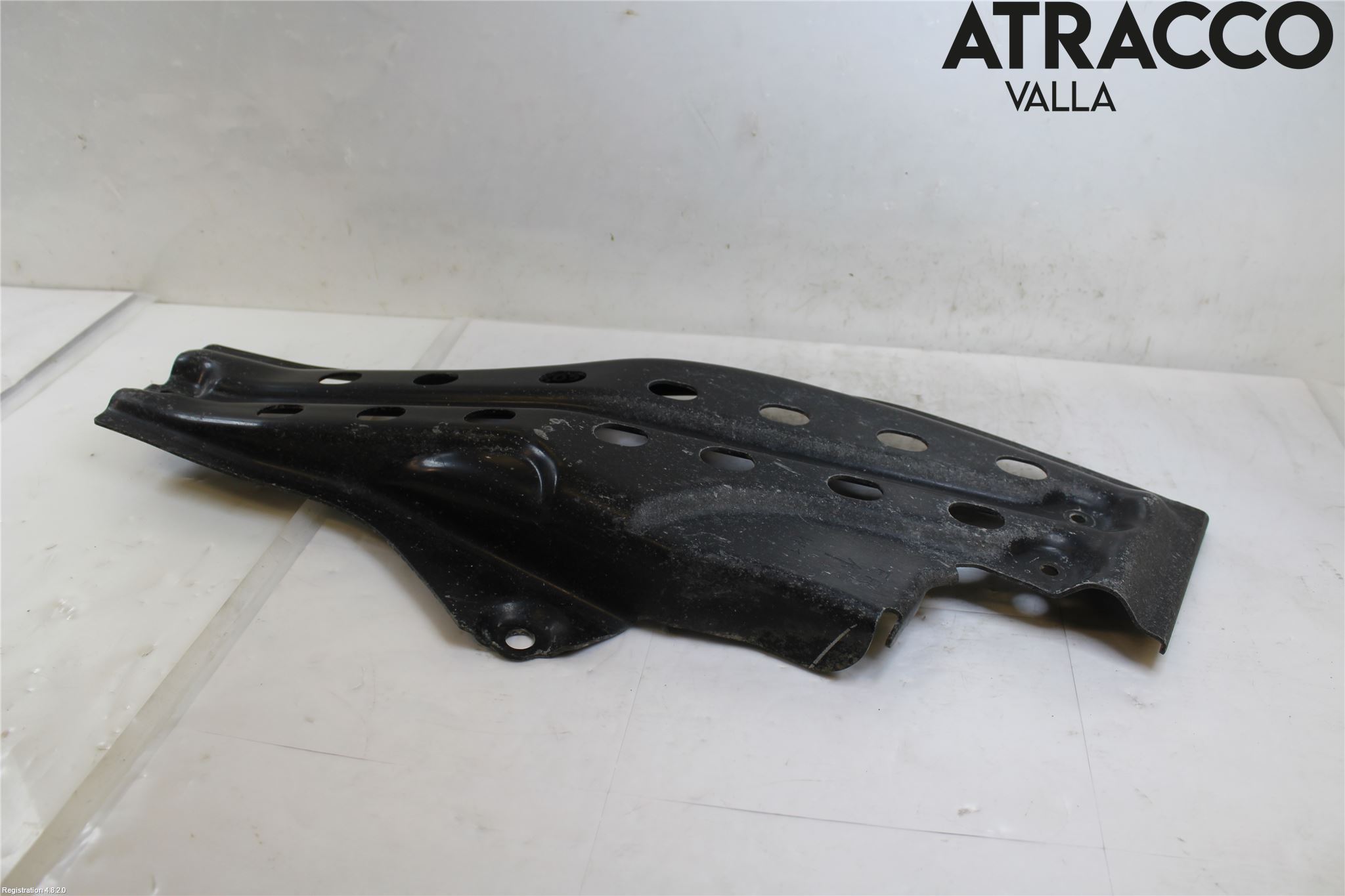 Toyota HILUX 16- Hasplåt Plåt-Plast