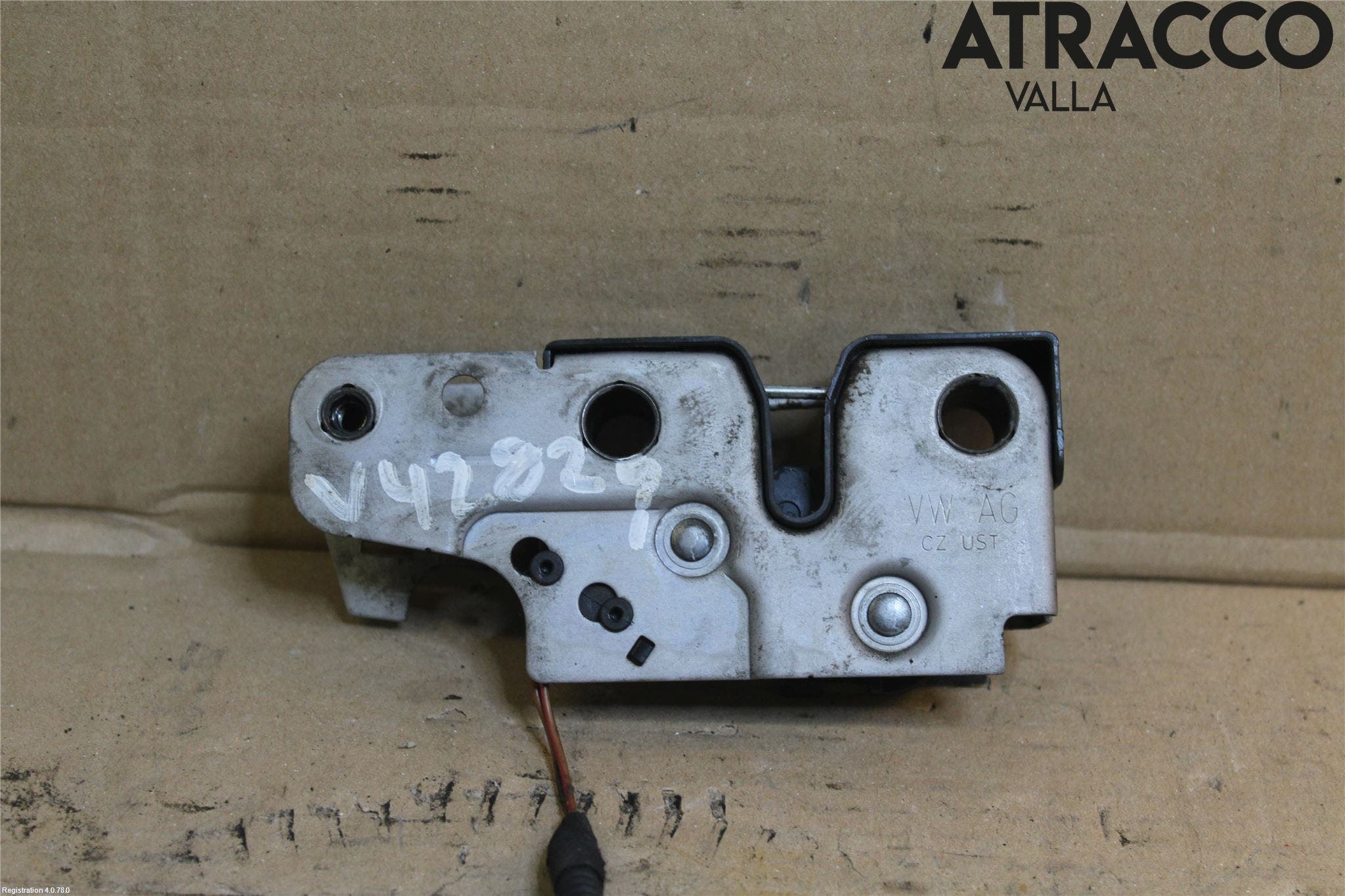 Volkswagen VW GOLF VI 09-13 Huvlås