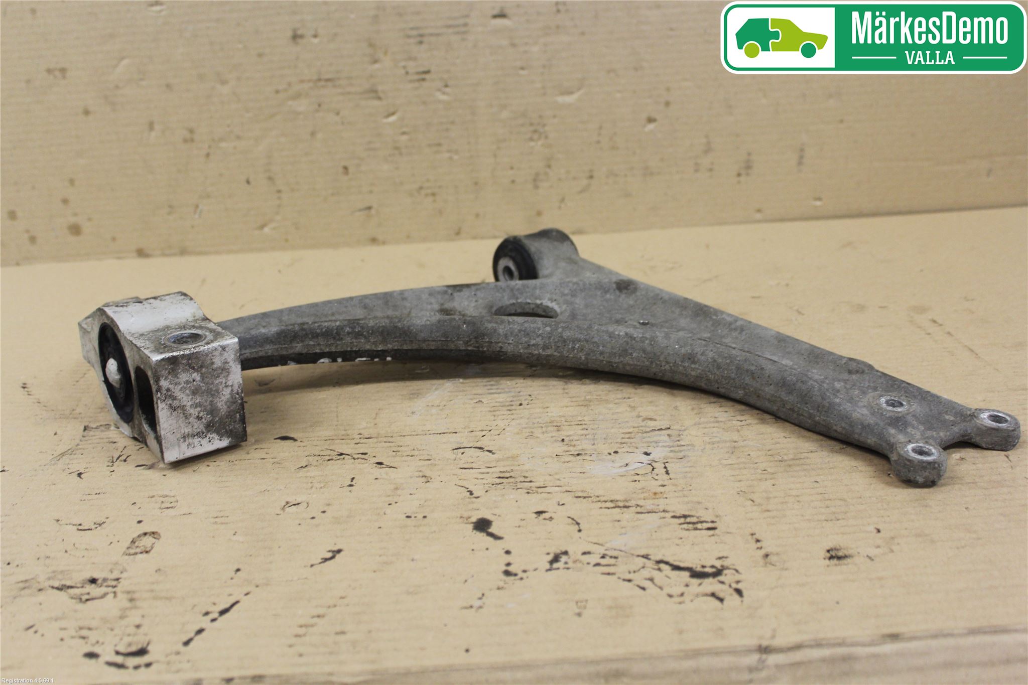 Volkswagen VW PASSAT 05-11 Bärarm Fram Undre Vä