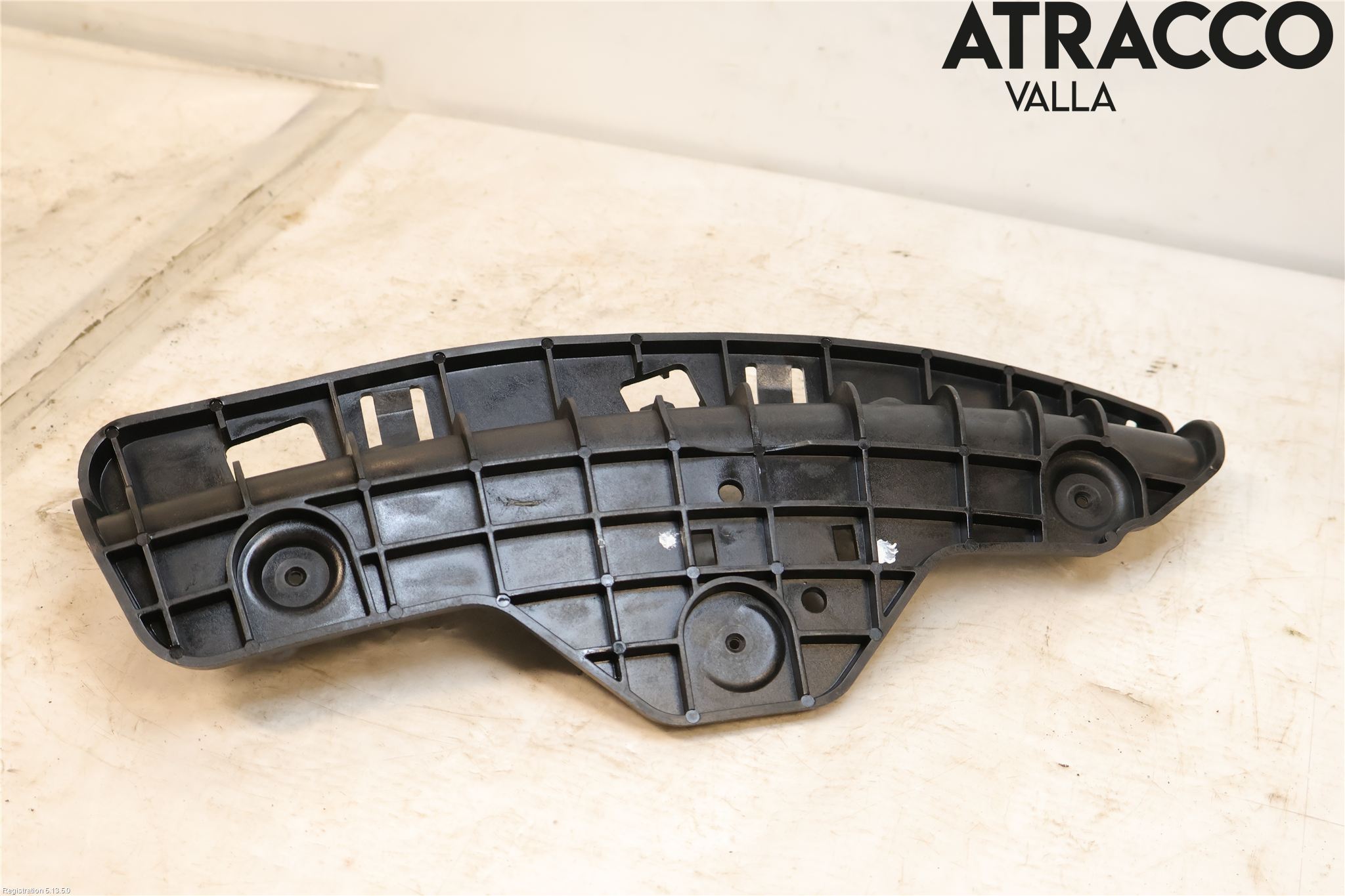 Ford KUGA 13-16 Strålkast Fästsarg
