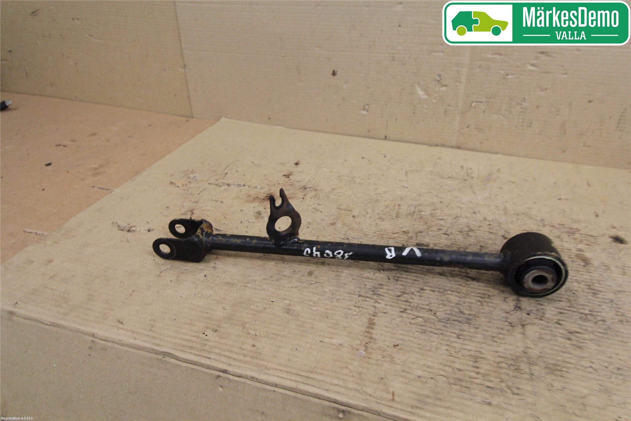 Dacia DUSTER 10-17 Bärarm Bak Vänster