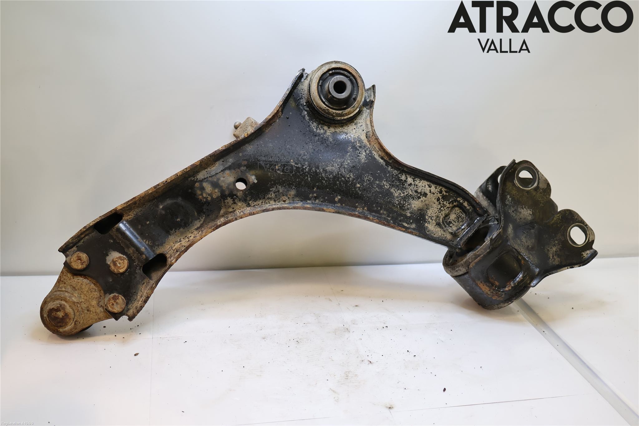 Volvo XC70 14-16 Bärarm Fram Undre Hö