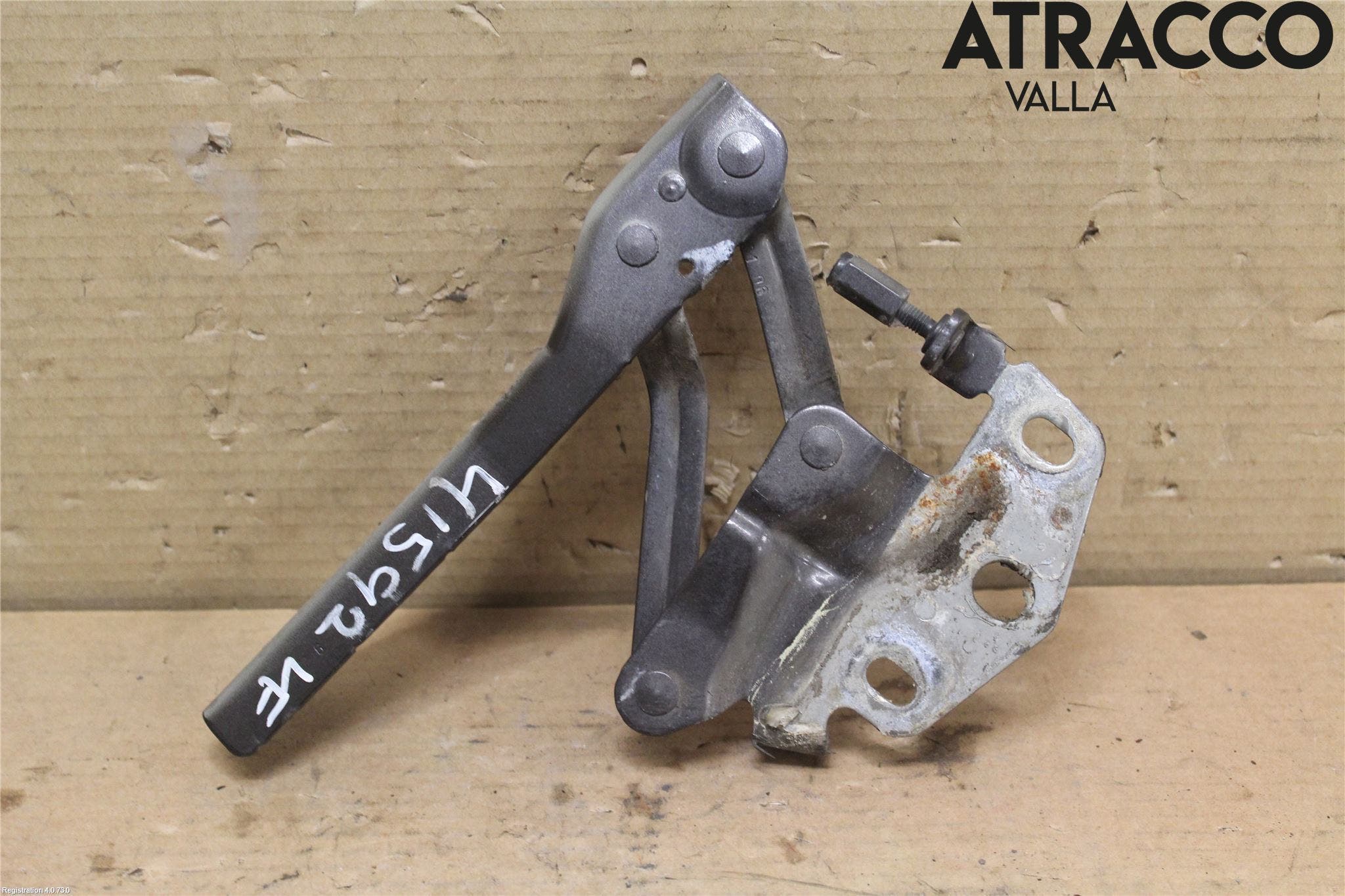 Volkswagen VW PASSAT 05-11 Huvgångjärn