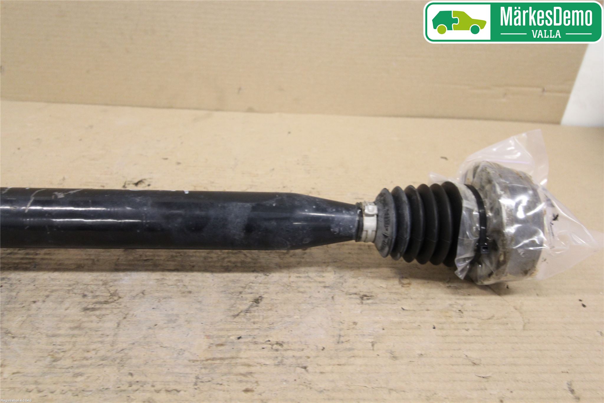 Volkswagen VW POLO 10-17 Drivaxel Fram Höger
