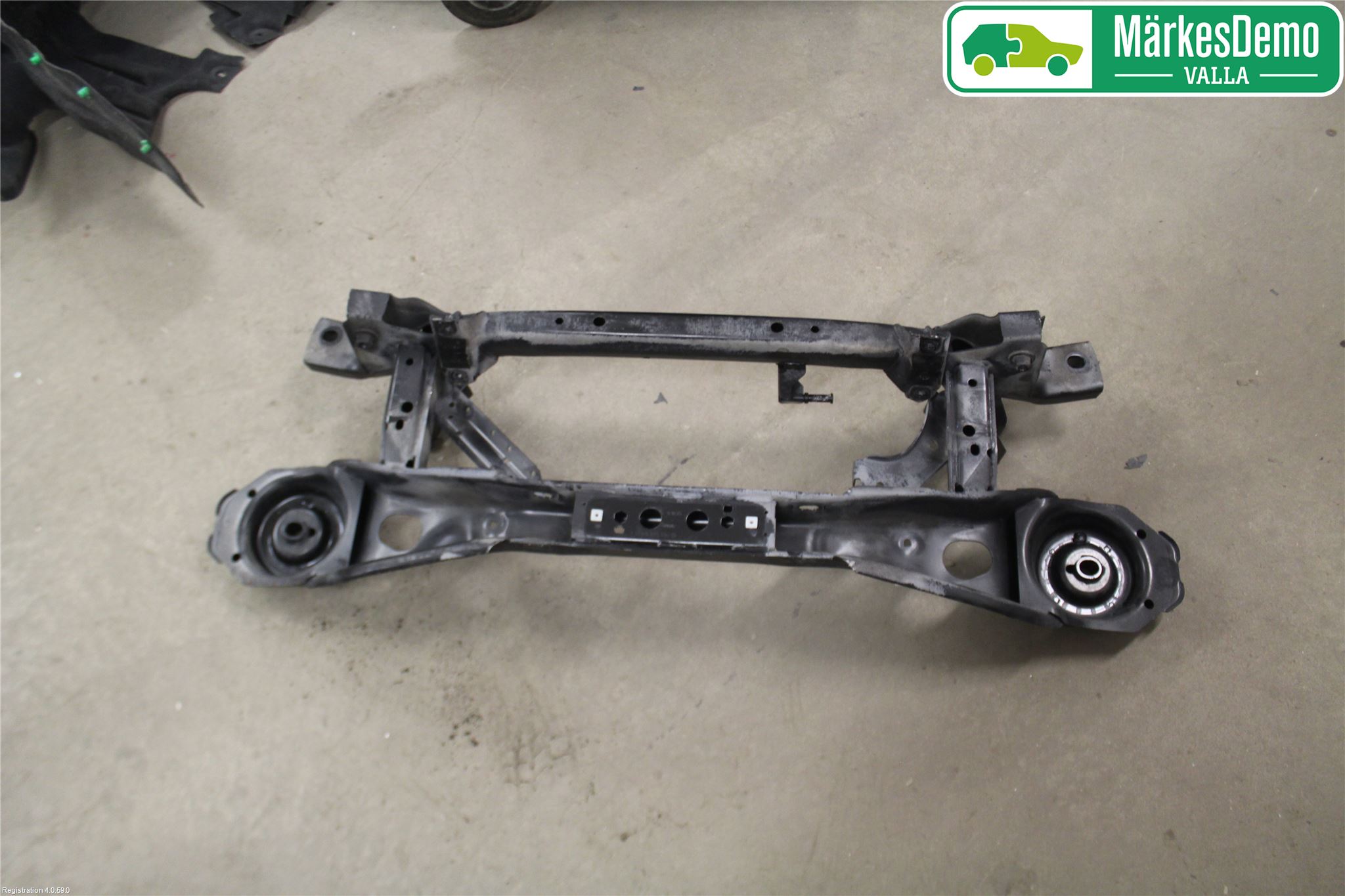 Volvo V40 12-19 Bakaxelbalk