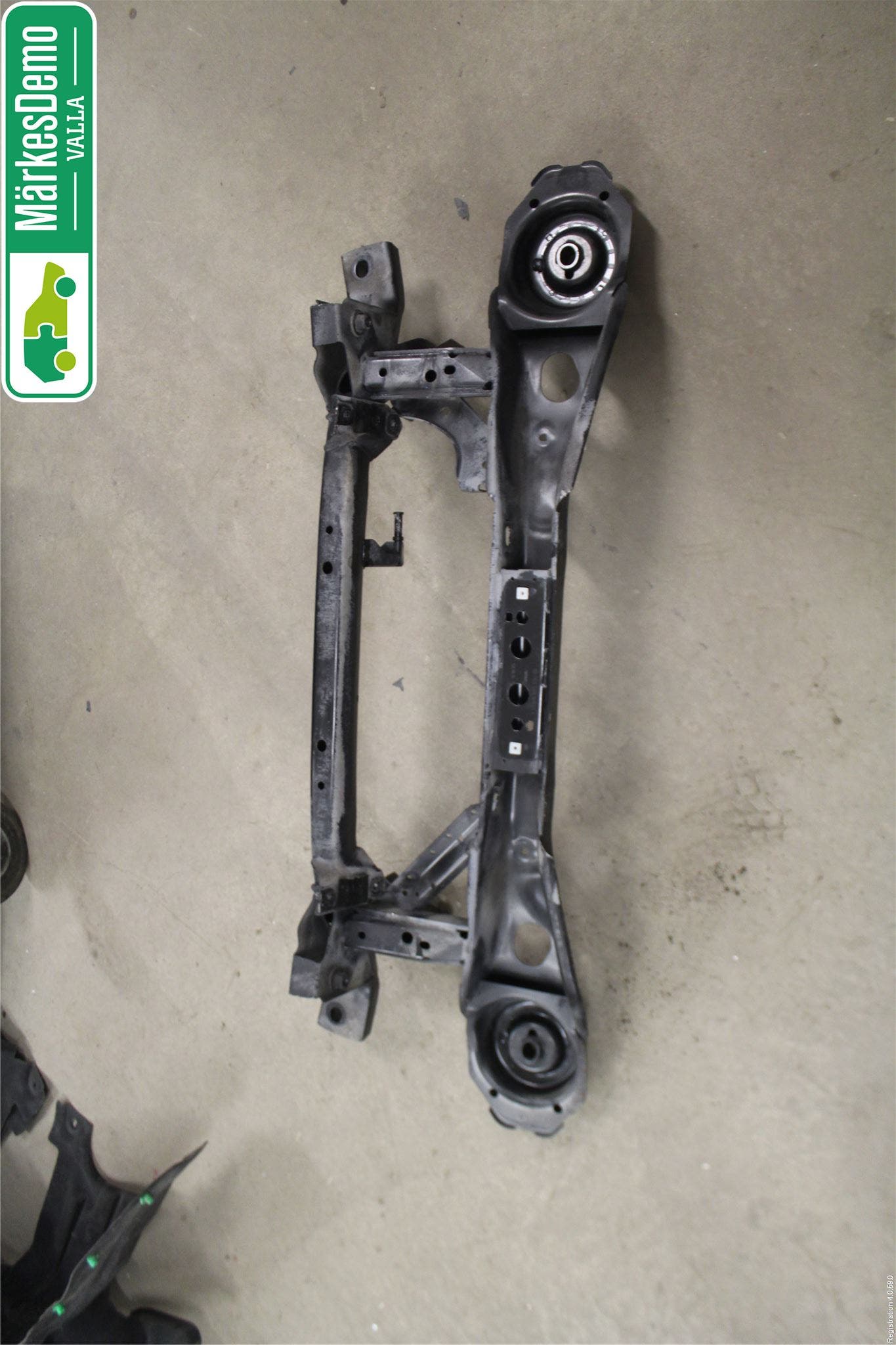 Volvo V40 12-19 Bakaxelbalk