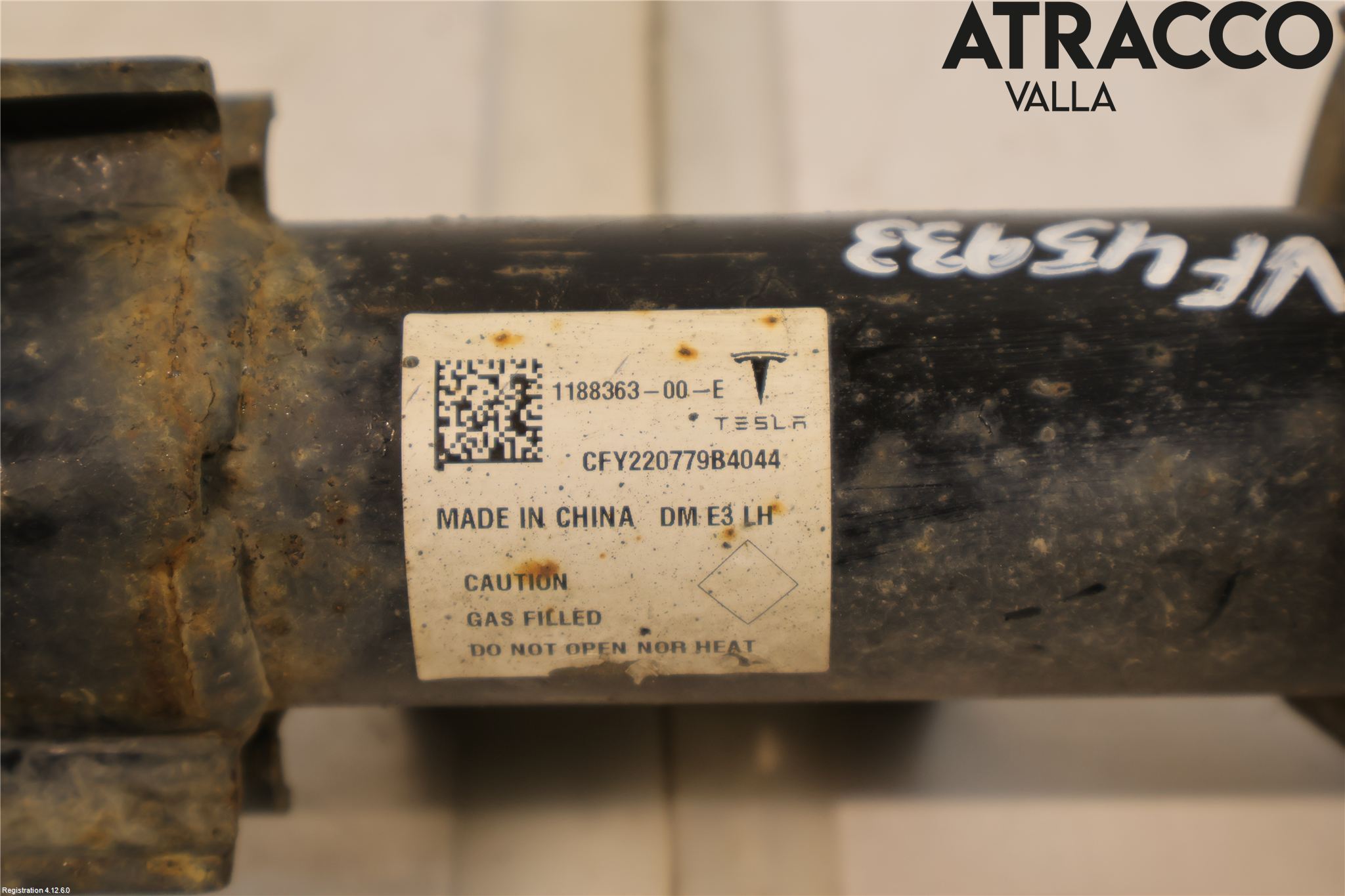 Tesla MODEL Y 21- Fjäderben Fram Vänster