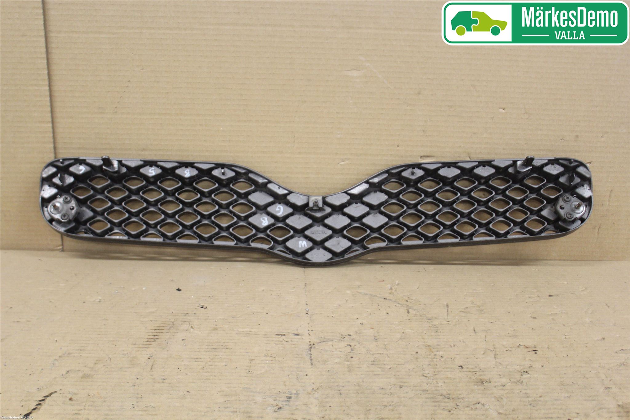 Toyota YARIS P1 03-05 Grilldel Mitt