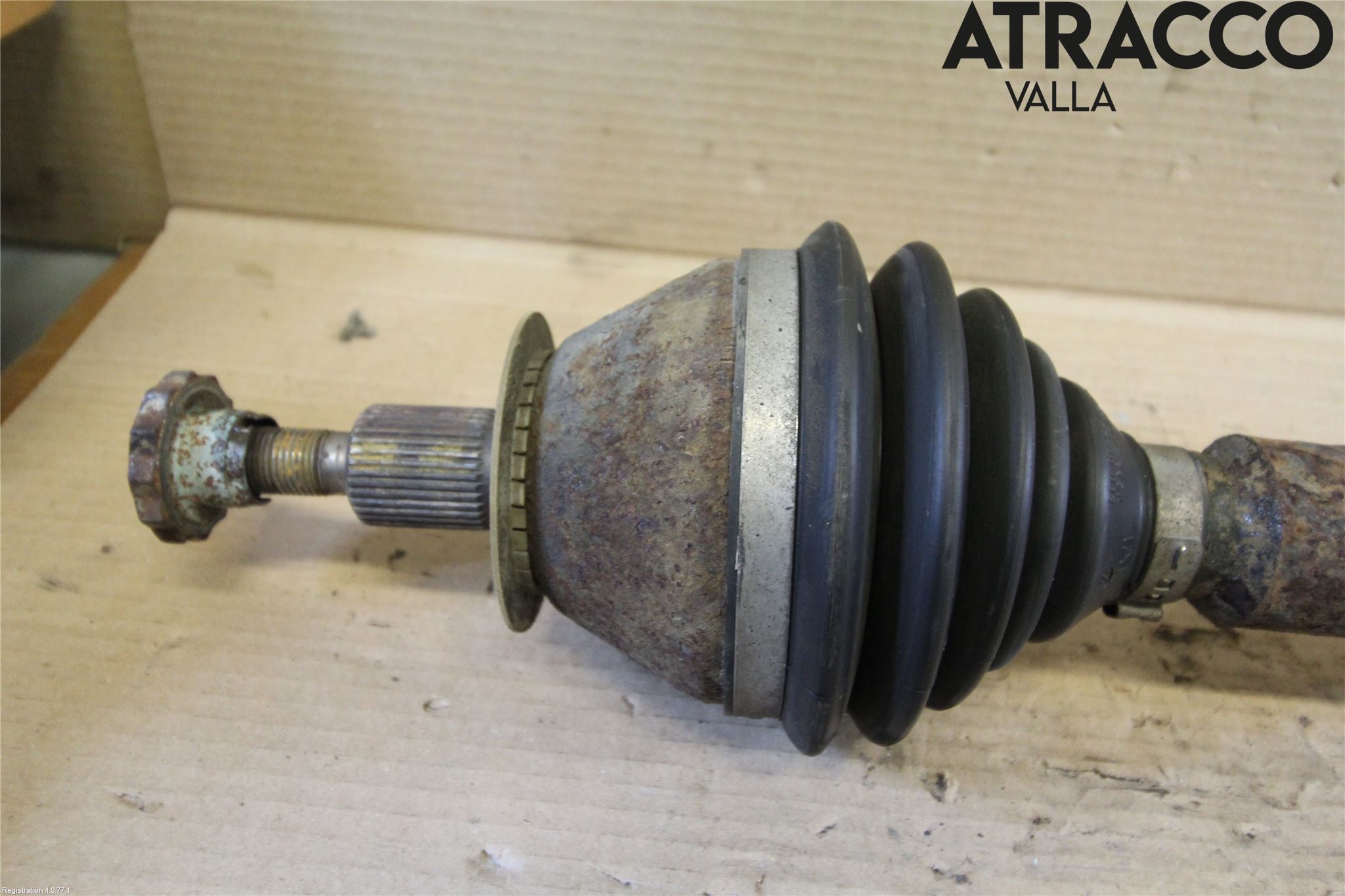 Volkswagen VW POLO 10-17 Drivaxel Fram Höger