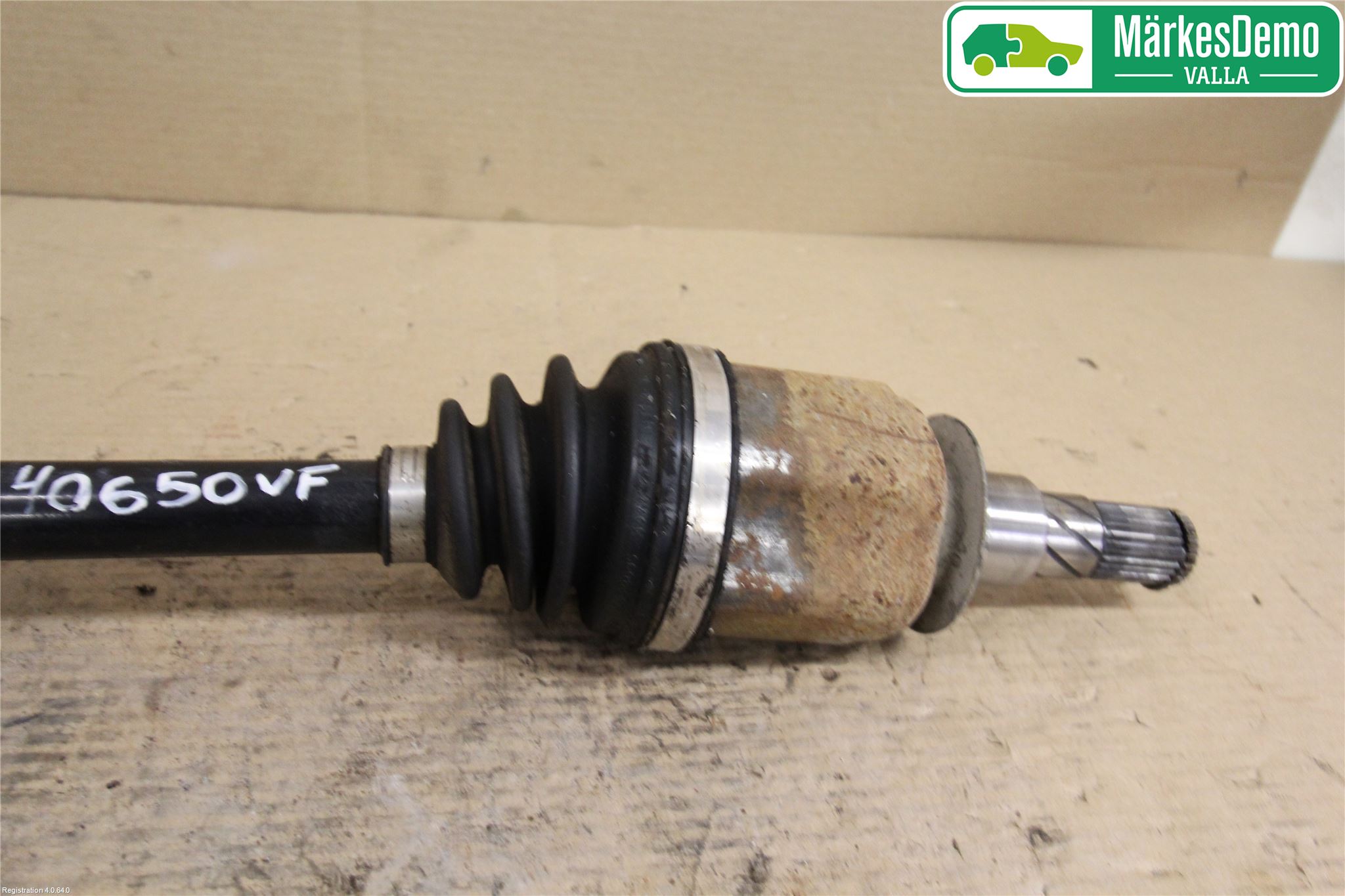 Nissan NAVARA 05-16 Drivaxel Fram Vänster