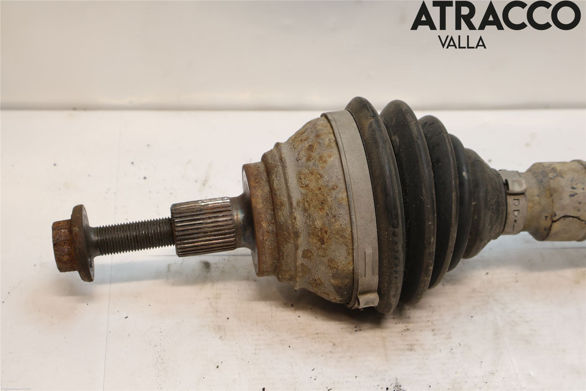 Volkswagen VW CADDY 11-15 Drivaxel Fram Höger