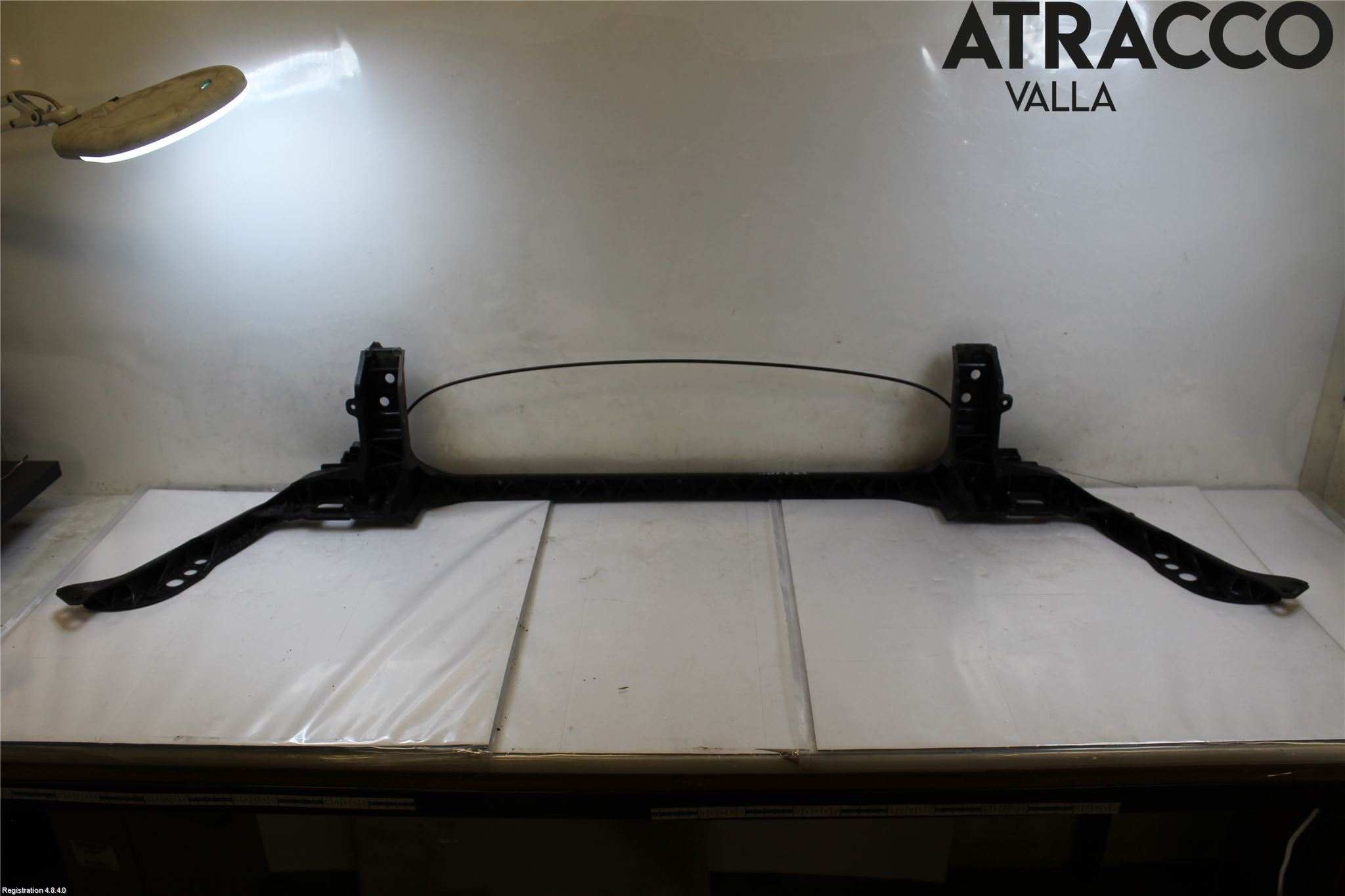 Jaguar F-PACE Front Huvlåsplåt-Balk