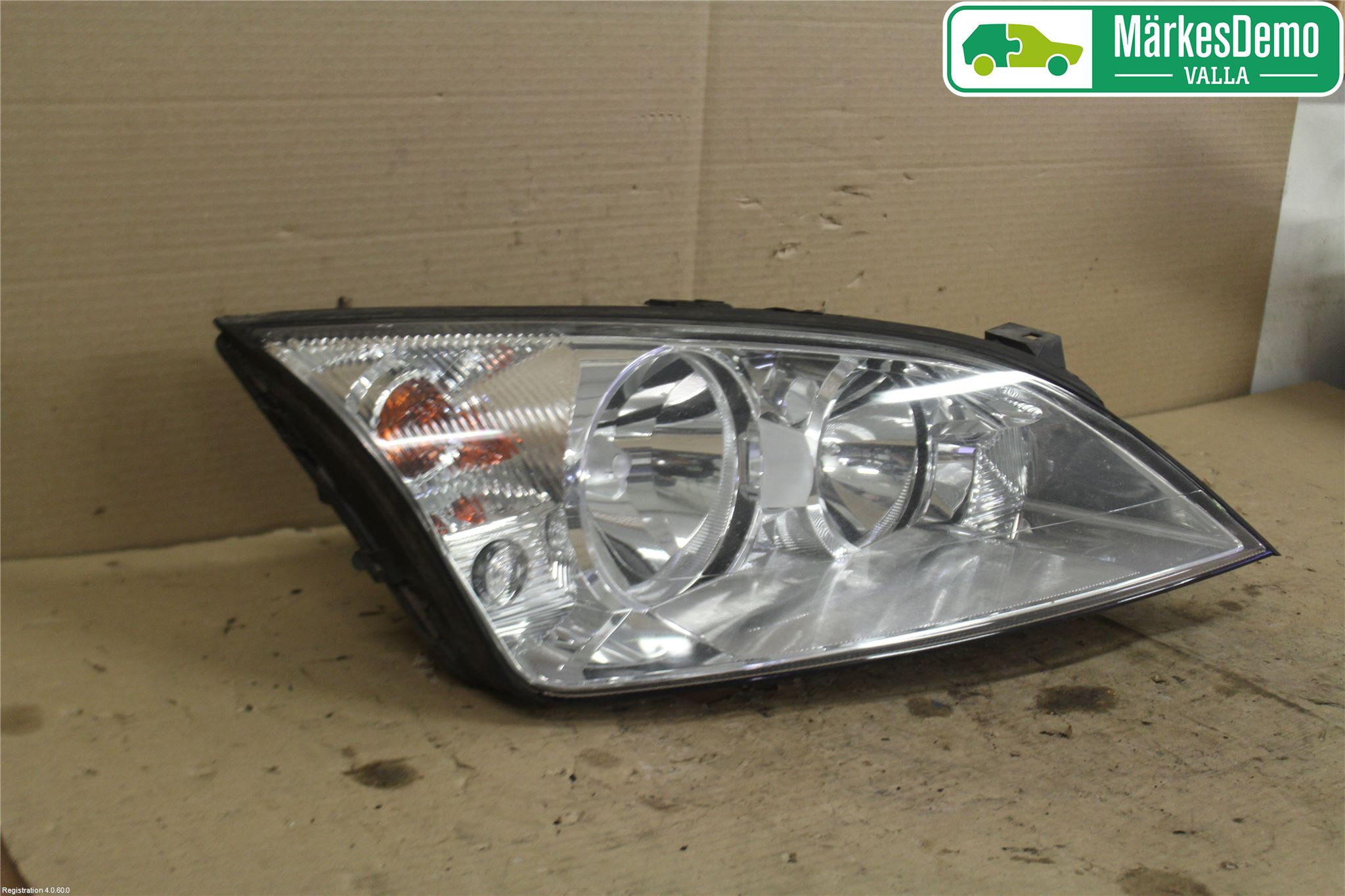 Ford MONDEO     01-06 Strålkastare Höger