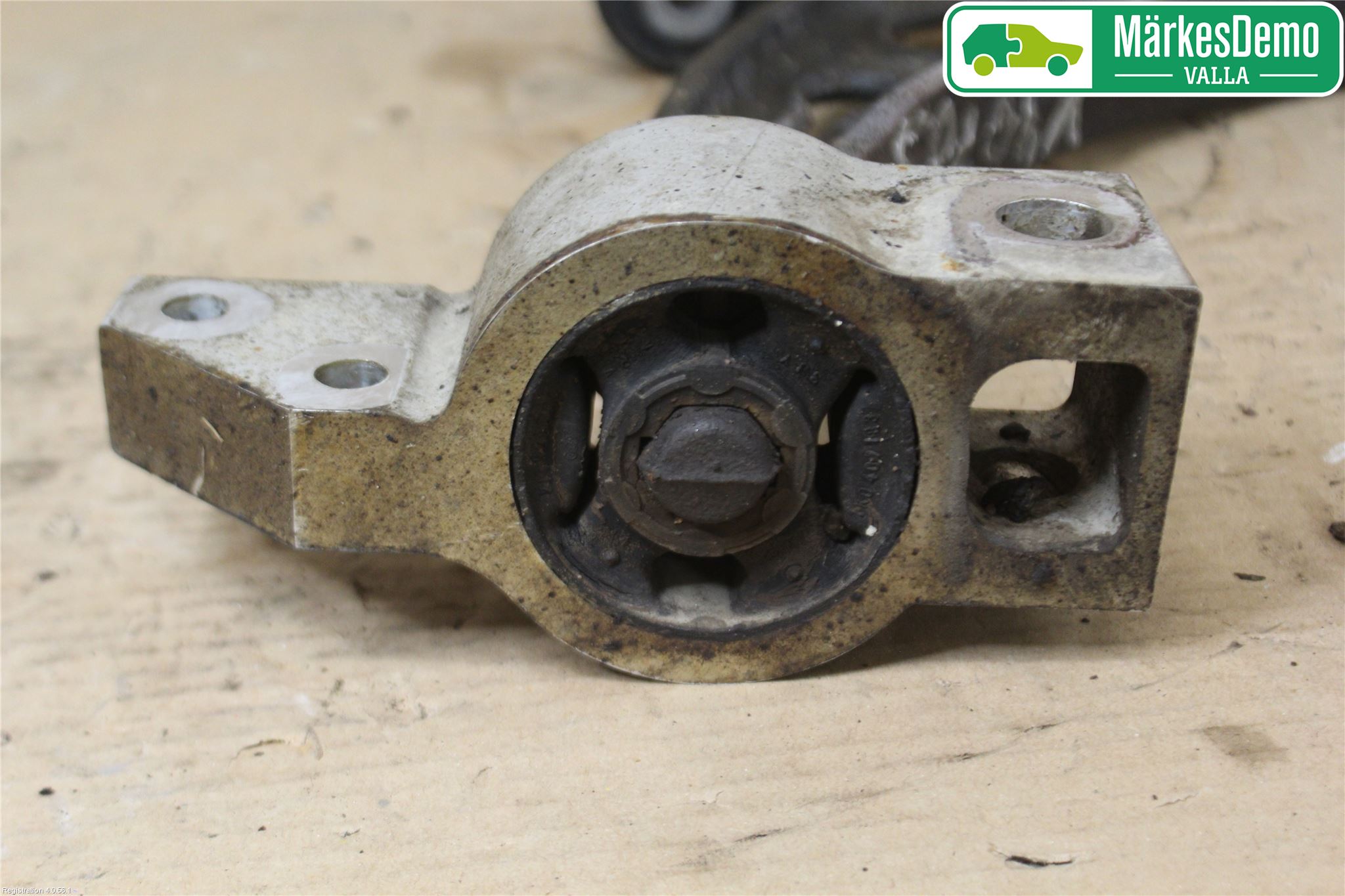 Volkswagen VW TOURAN 03-10 Bärarm Fram Undre Hö