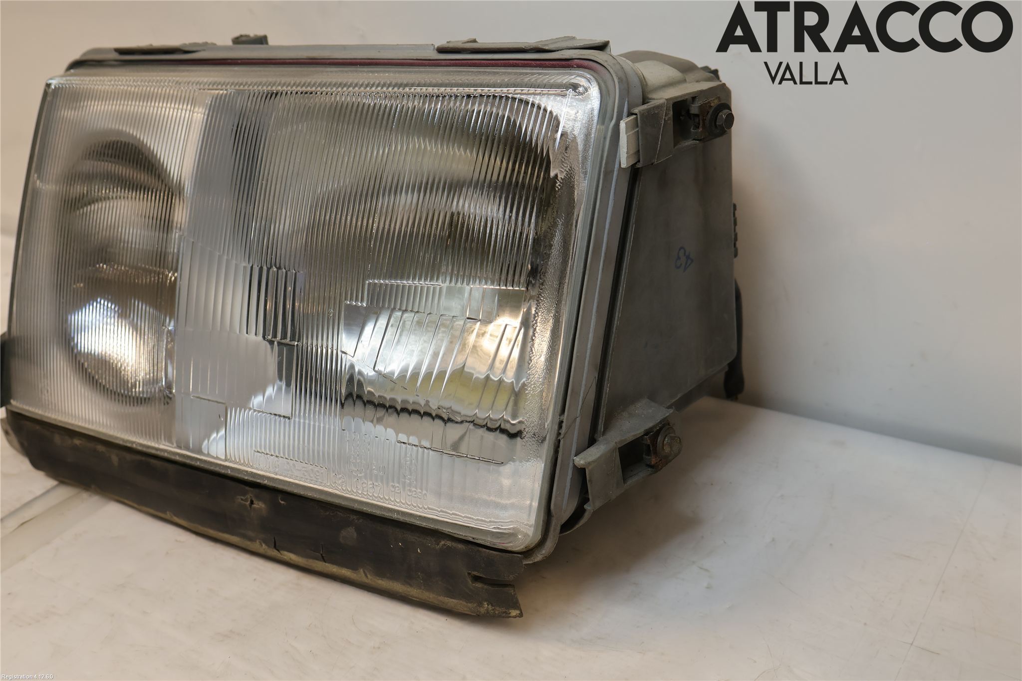 Mercedes-Benz MB 200-500  (W124) 86-96 Strålkastare Vänster