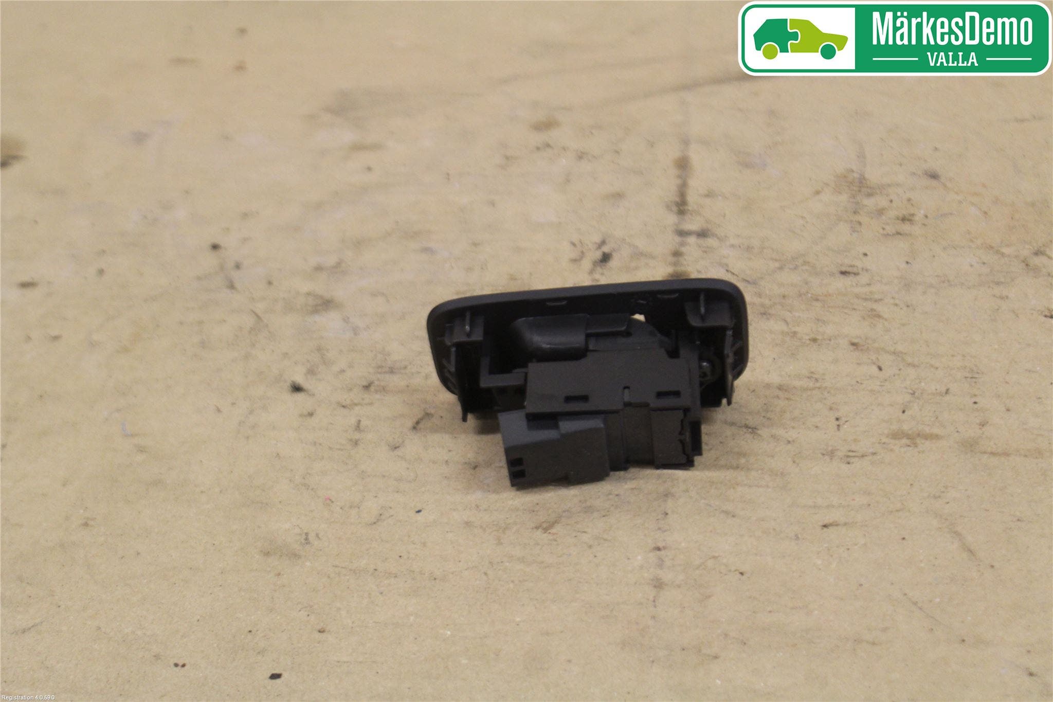 Volvo V40 12-19 Strömställare Elhiss