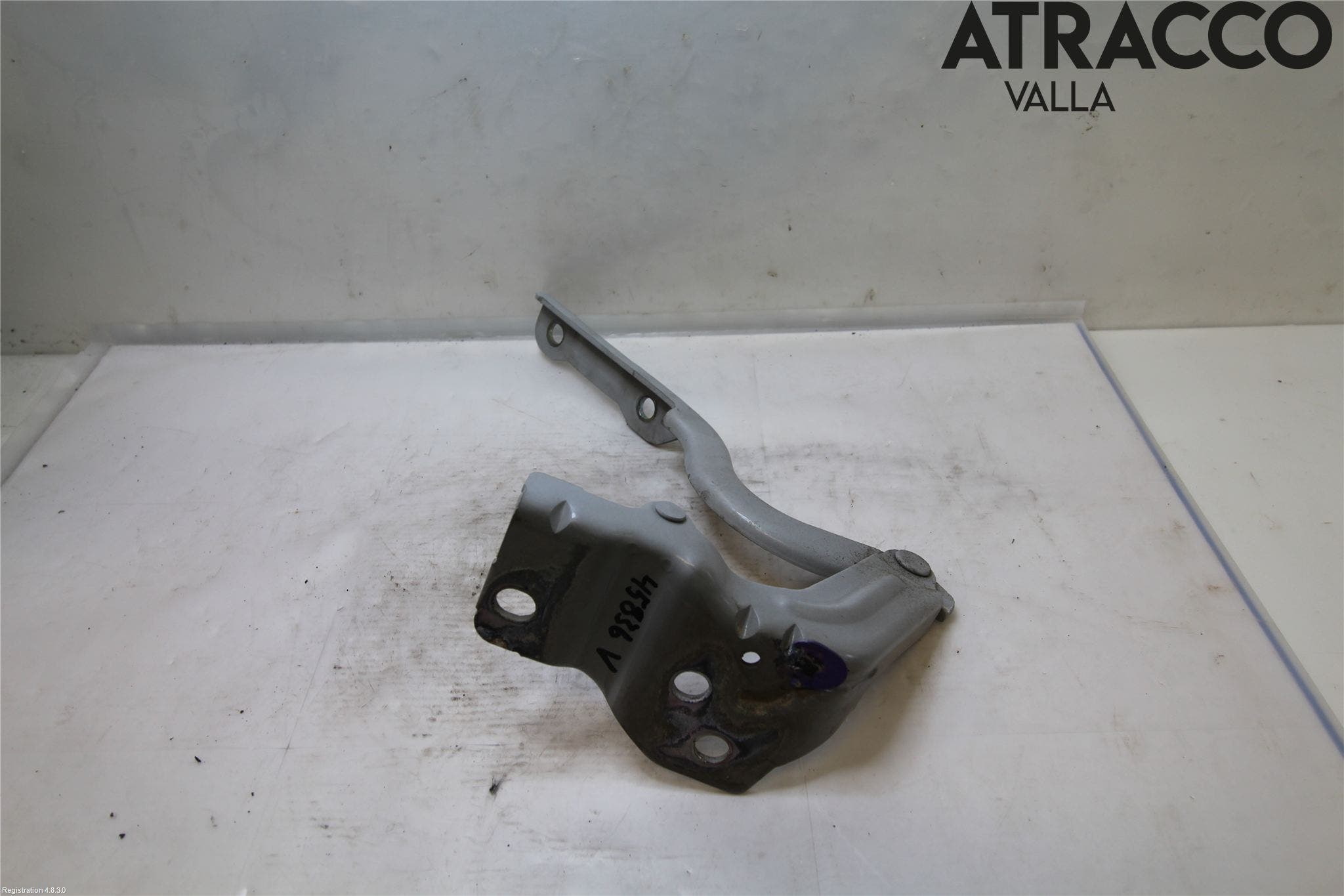 Hyundai i40 16-18 Huvgångjärn