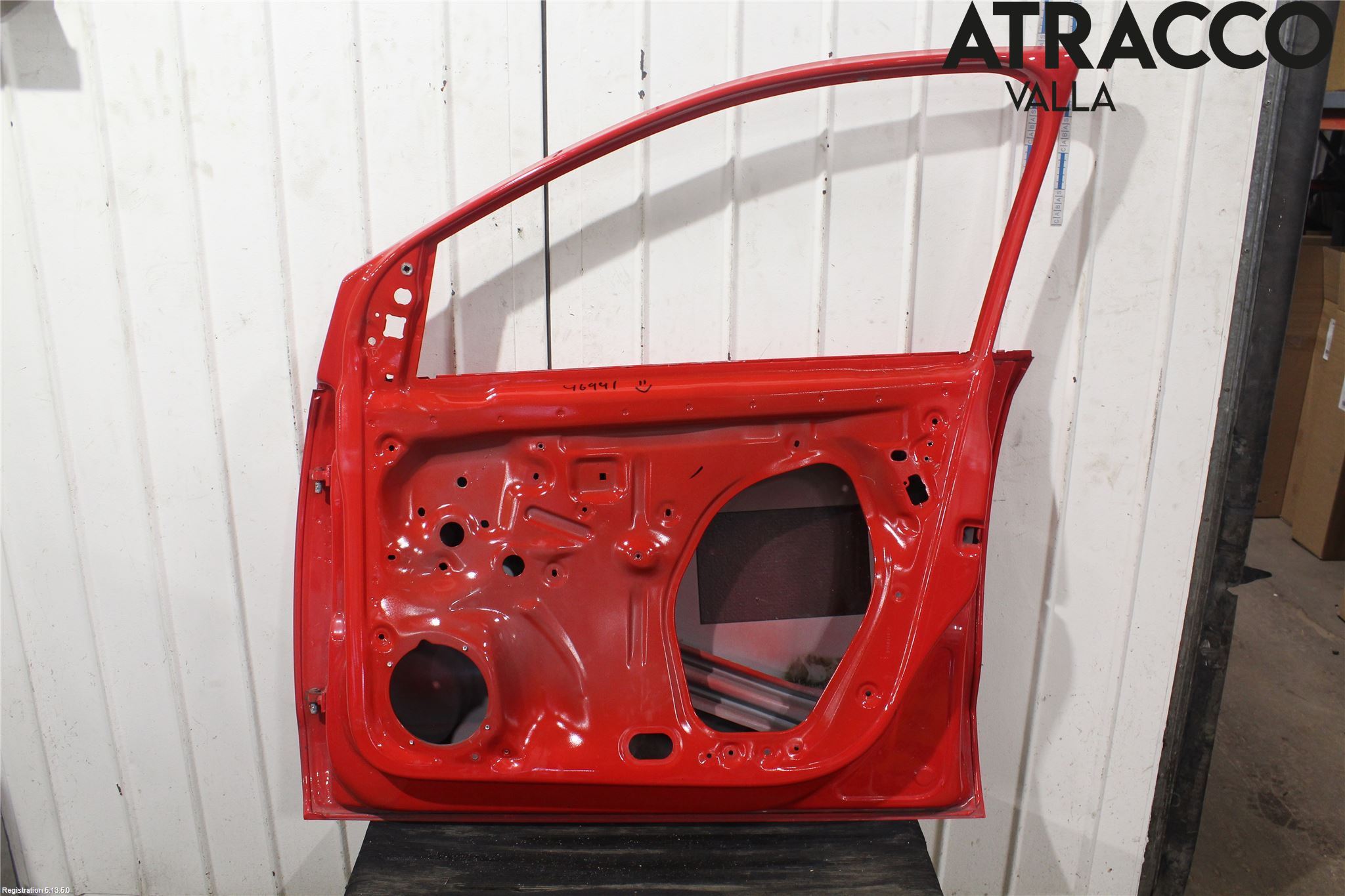 Volkswagen VW POLO 10-17 Dörr Fram Höger