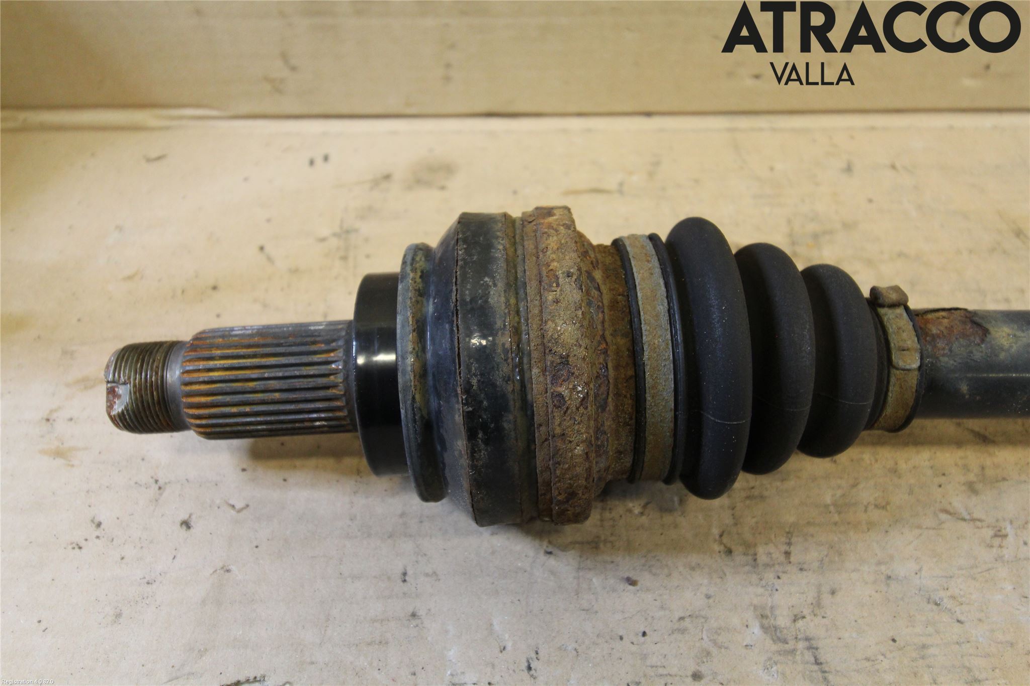 BMW 5 E60/61 Sed/Tou 02-10 Drivaxel Bak Höger