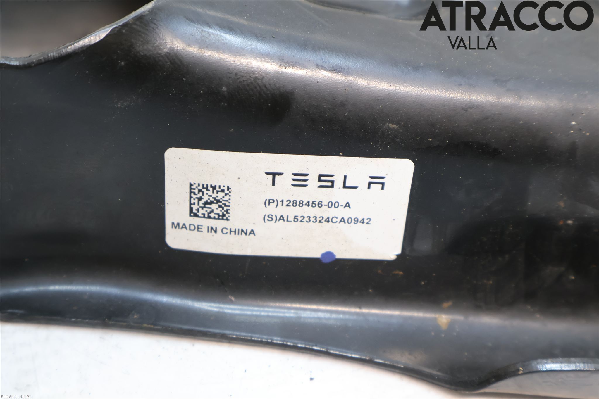 Tesla MODEL Y 21- Bärarm Bak Höger