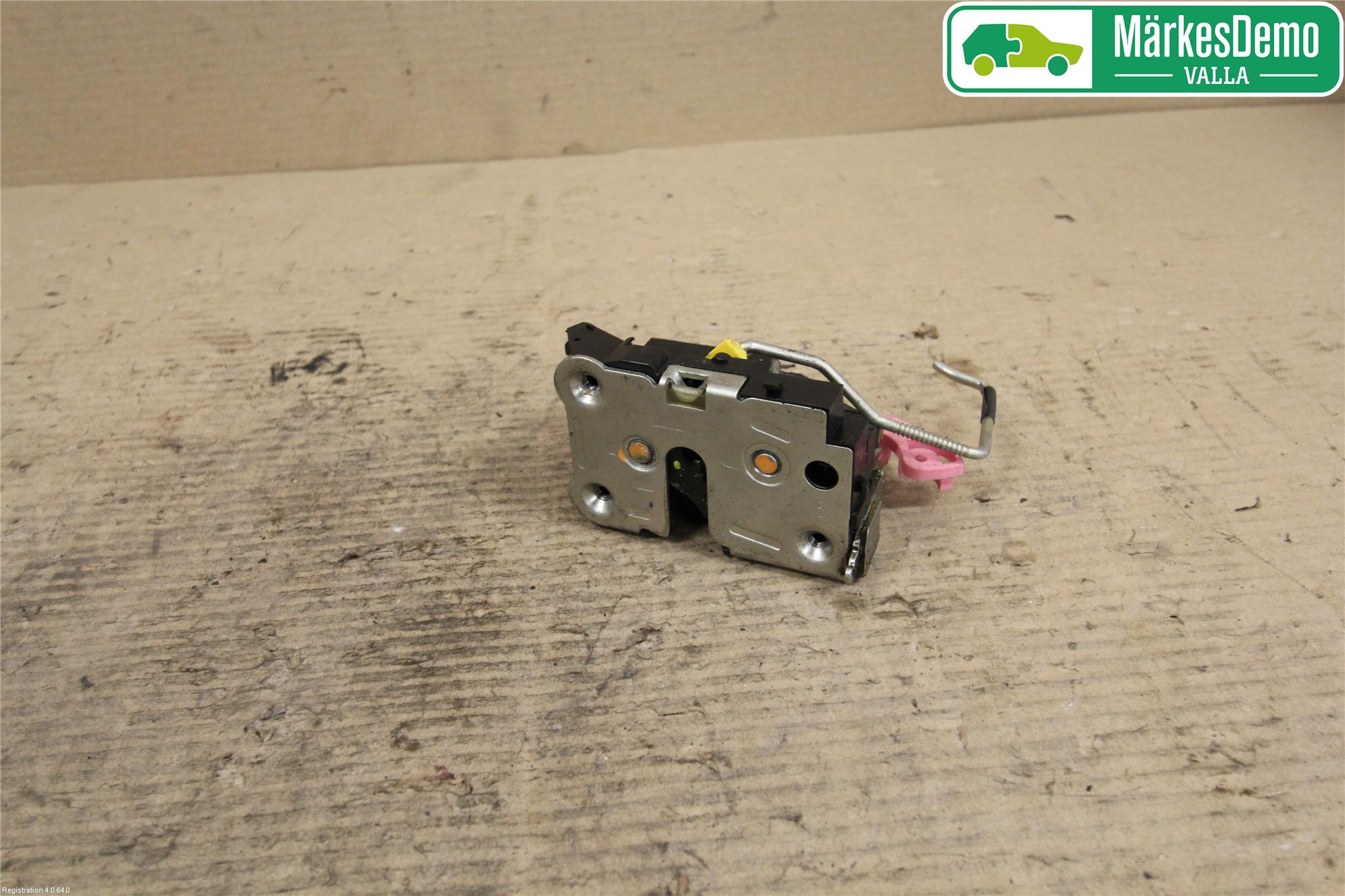 Dacia DUSTER 10-17 Låskista-Dörrlås