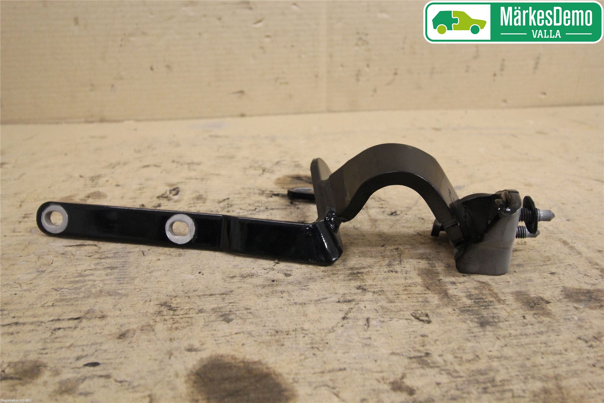 Audi A5 17- Bakluckegångjärn Vä