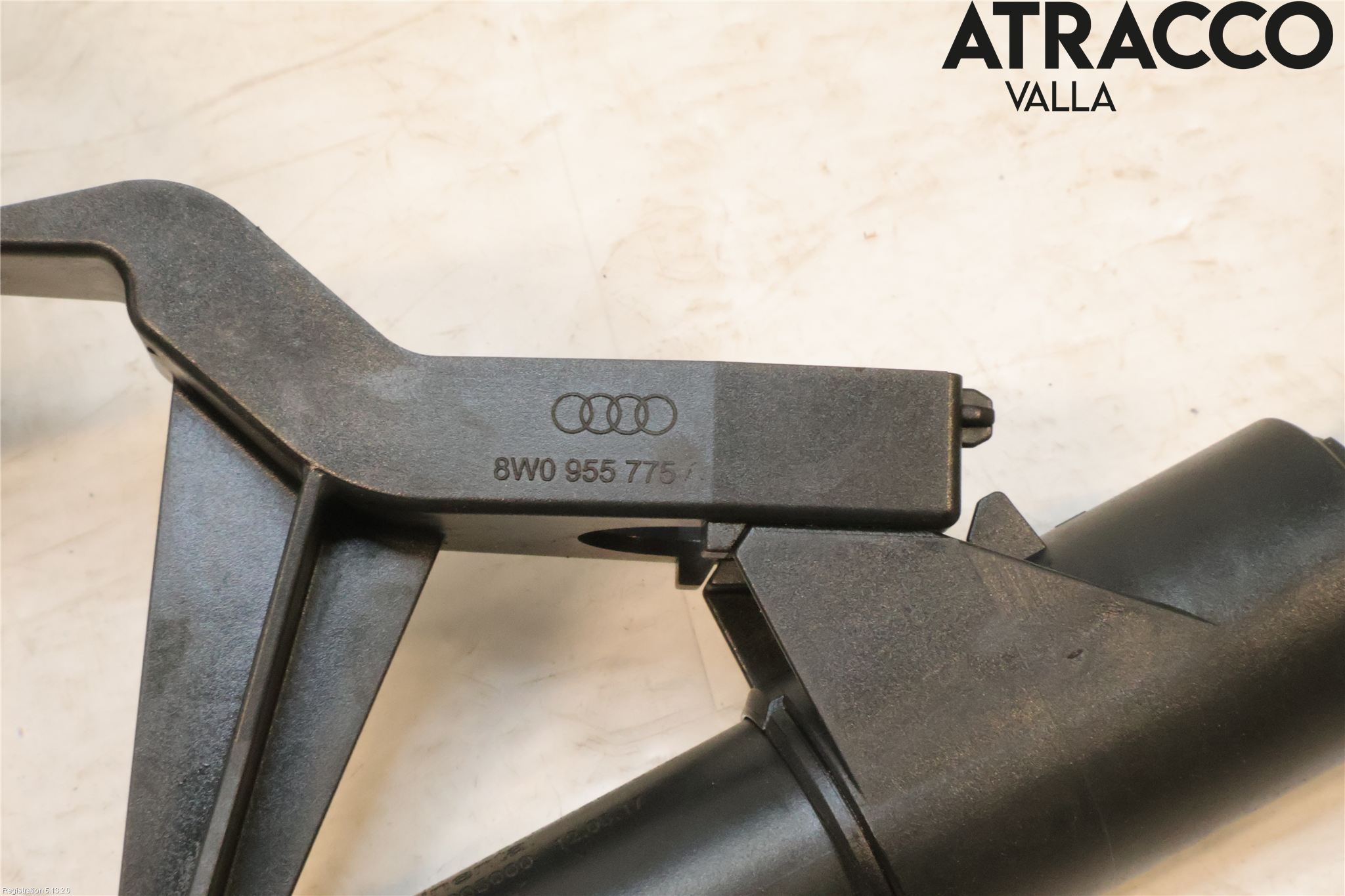 Audi A4/S4 B9 16-19 Spolarmunstycke Strålkastare