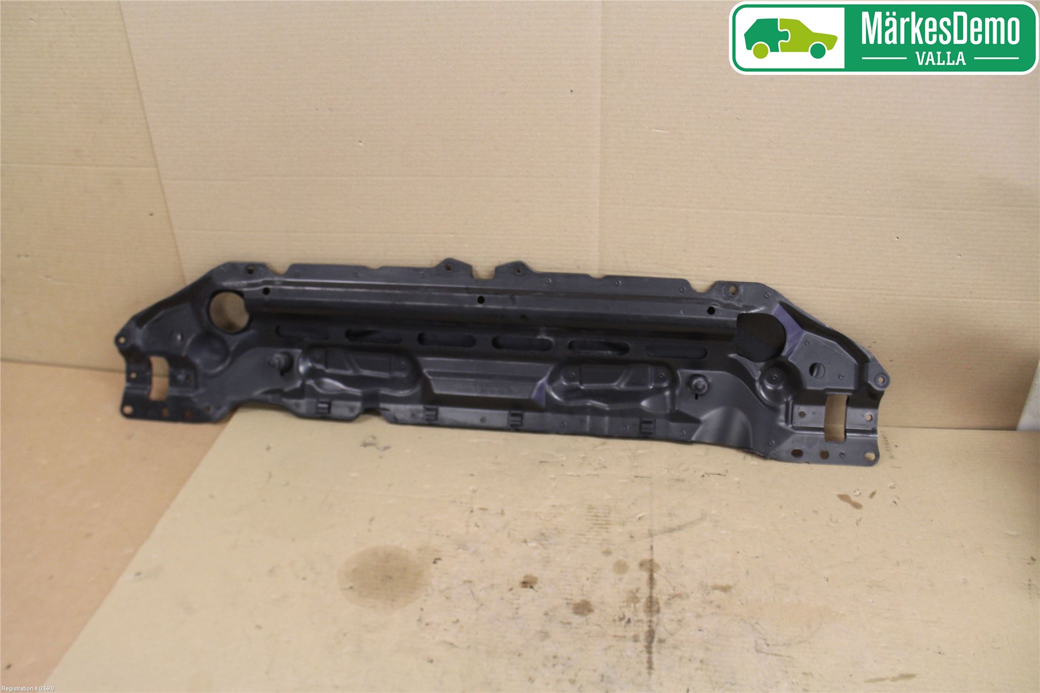 BMW 5 E60/61 Sed/Tou 02-10 Front Huvlåsplåt-Balk
