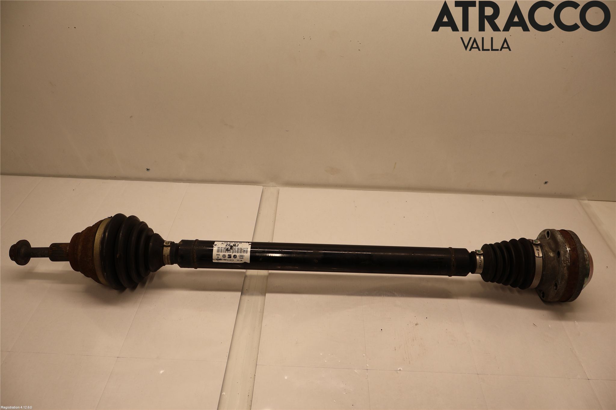 Volkswagen VW CADDY 11-15 Drivaxel Fram Höger