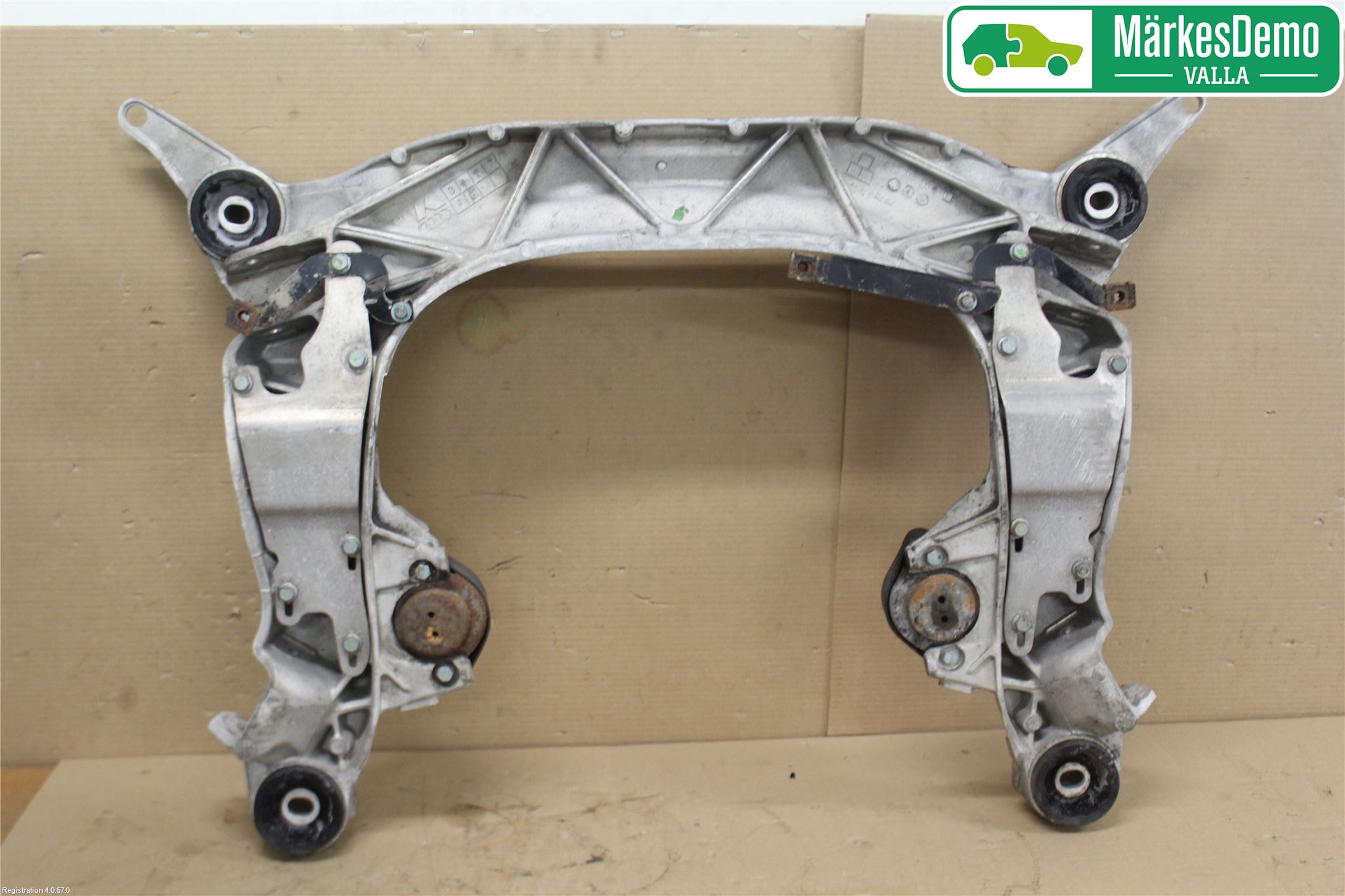 Audi A6/S6     97-05 Framvagnsbalk