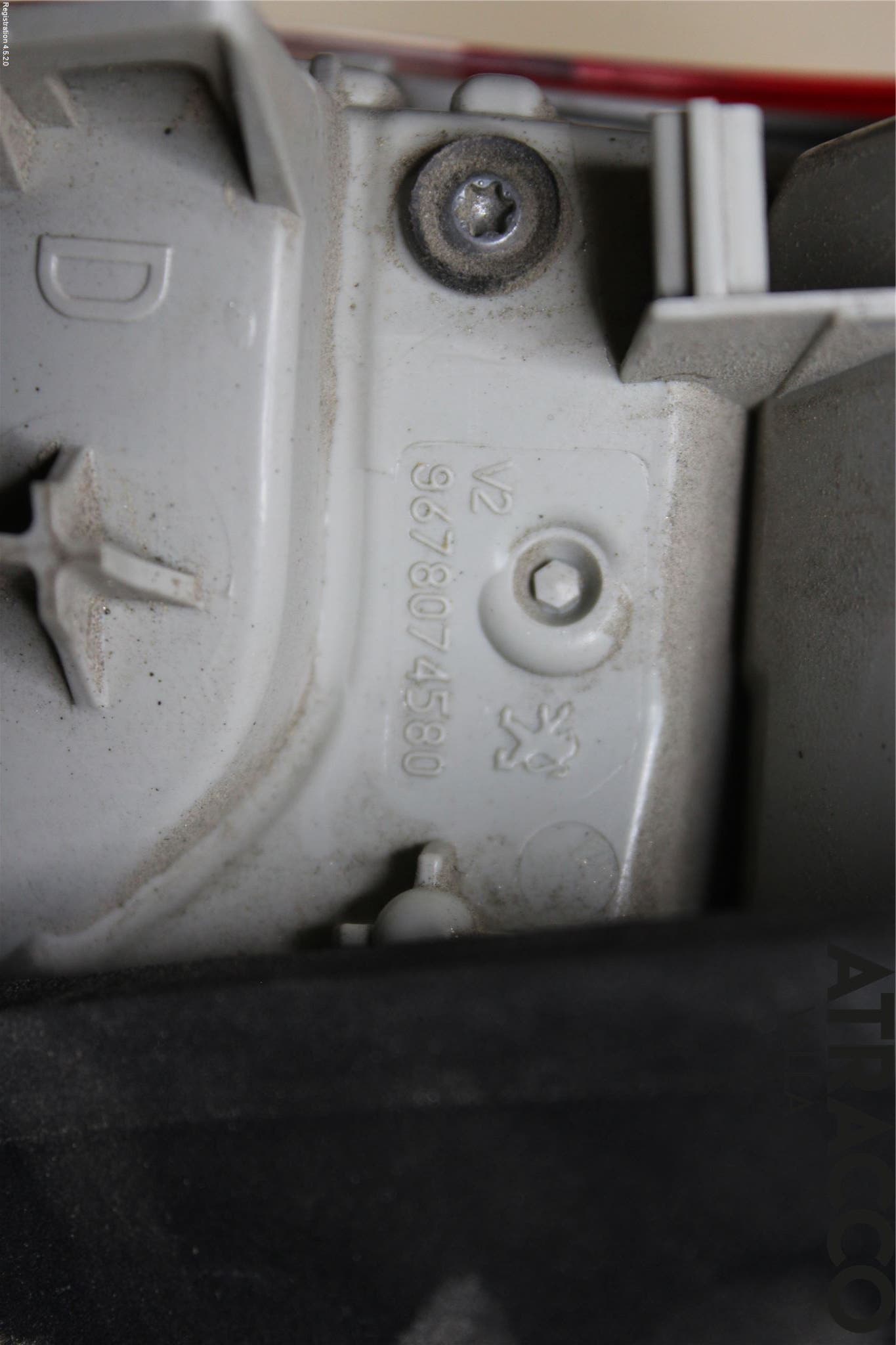 Peugeot 2008 13-20 Bakljus Lucka Hö