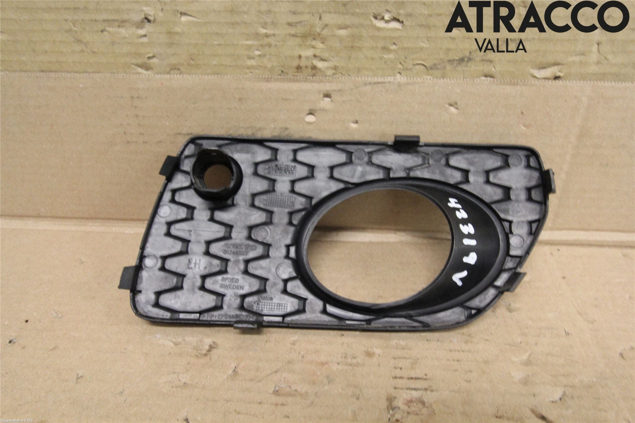 Volvo XC70 08-13 Dimljussarg Fram