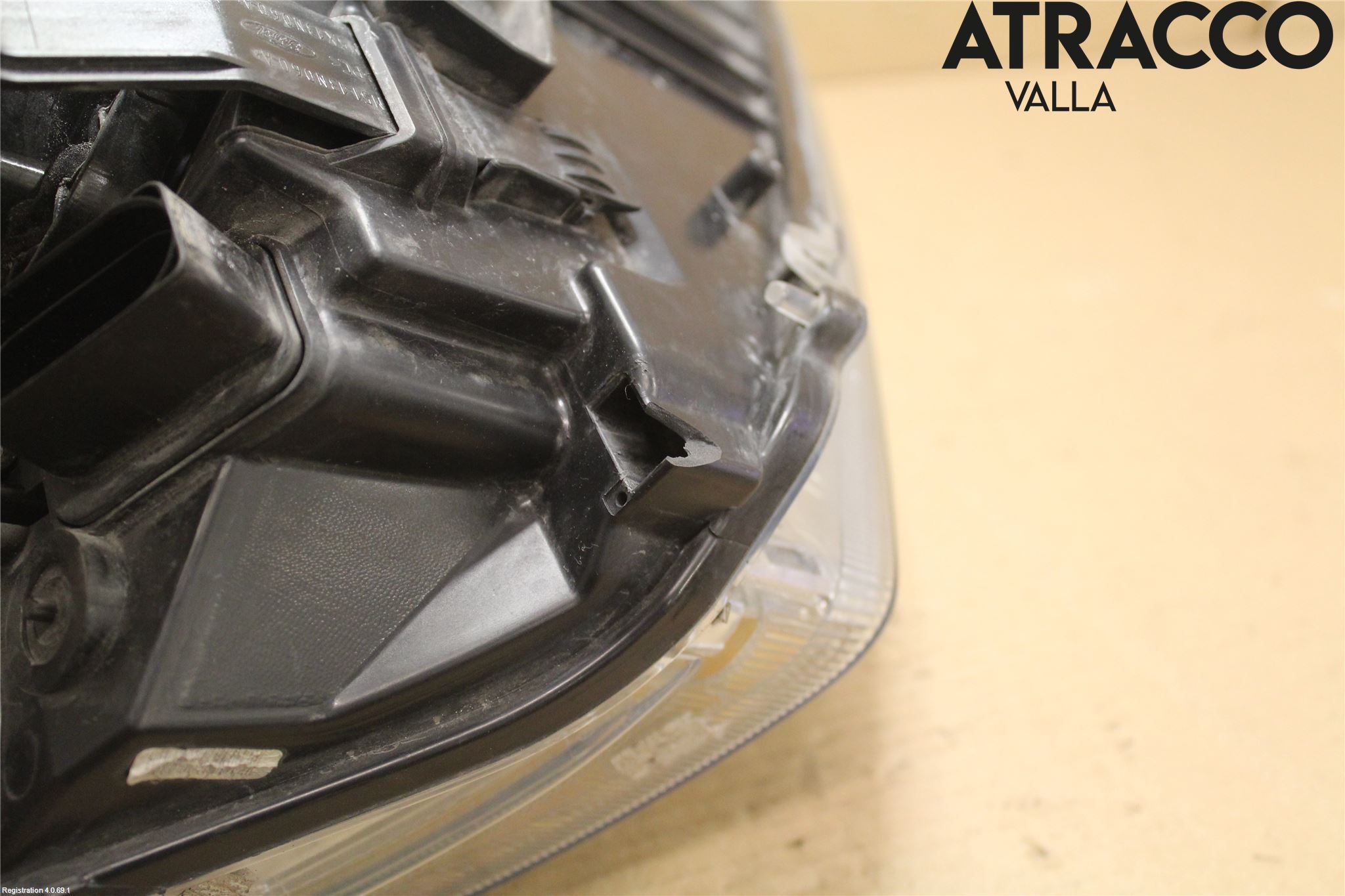 Ford FOCUS     04-07 Strålkastare Vänster